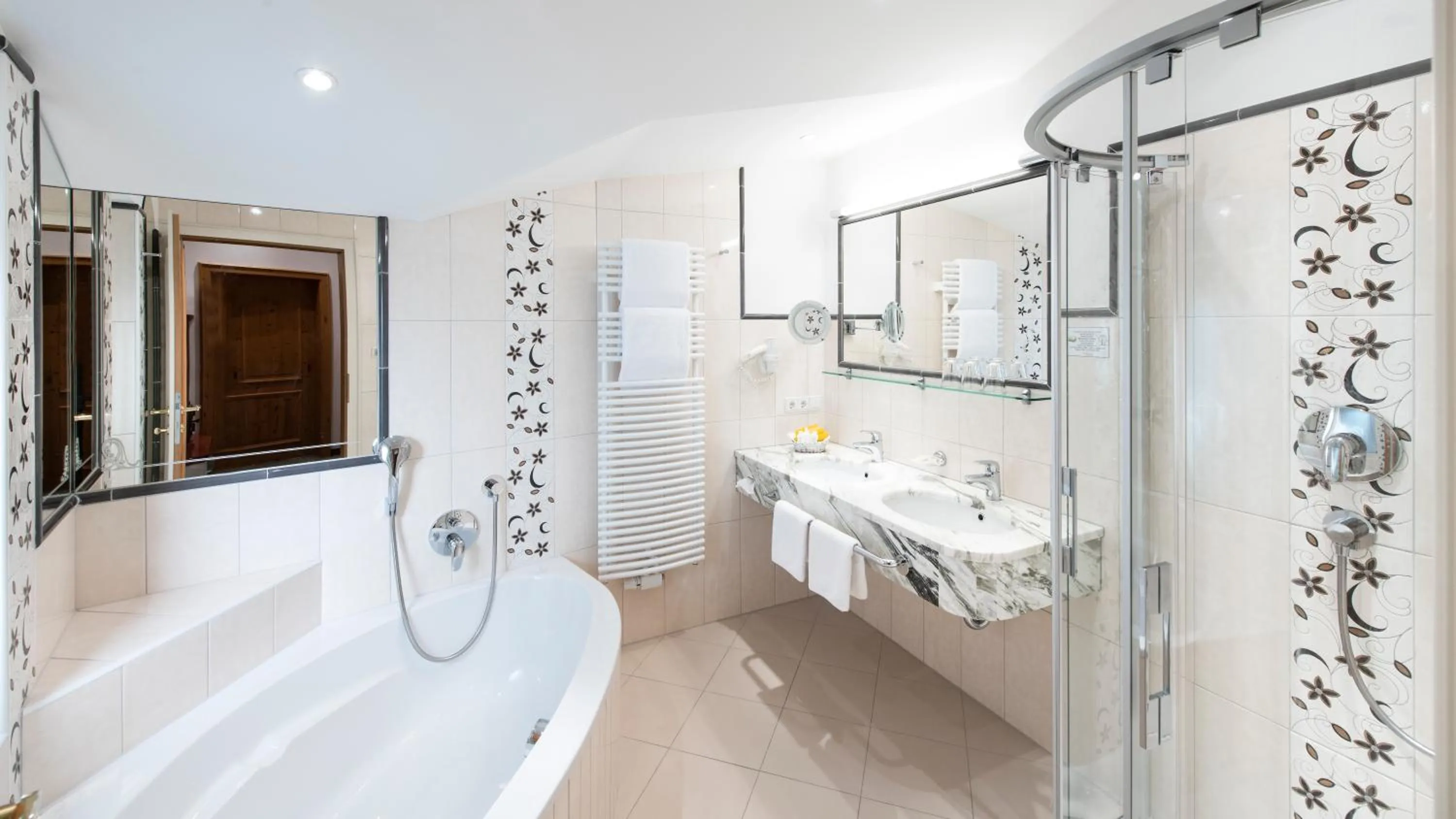 Bathroom in Hotel Alpenjuwel 4 Sterne Superior