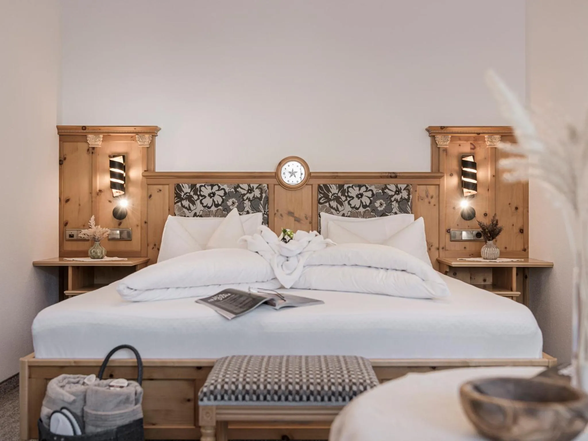 Photo of the whole room, Bed in Hotel Alpenjuwel 4 Sterne Superior