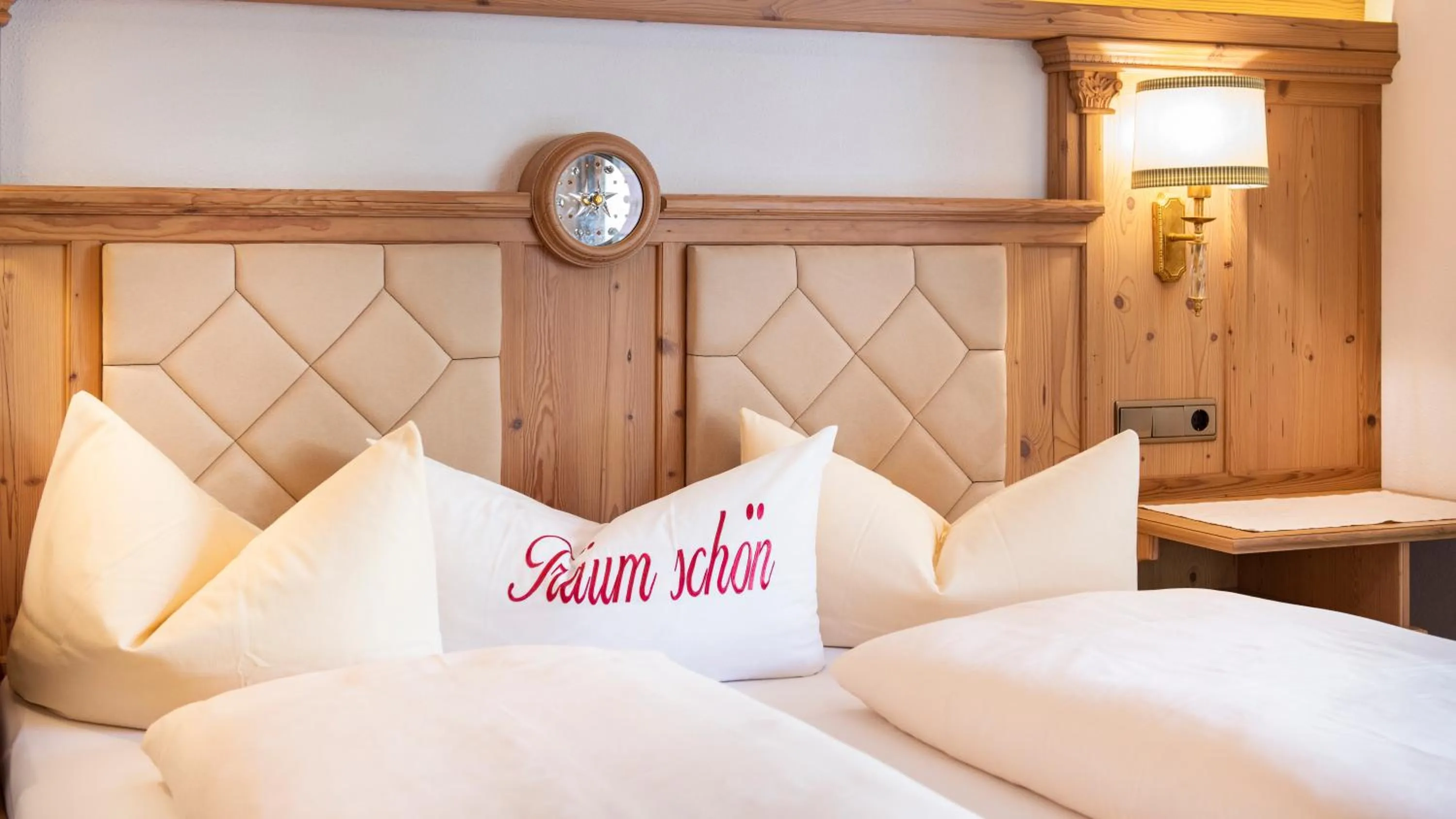 Bed in Hotel Alpenjuwel 4 Sterne Superior