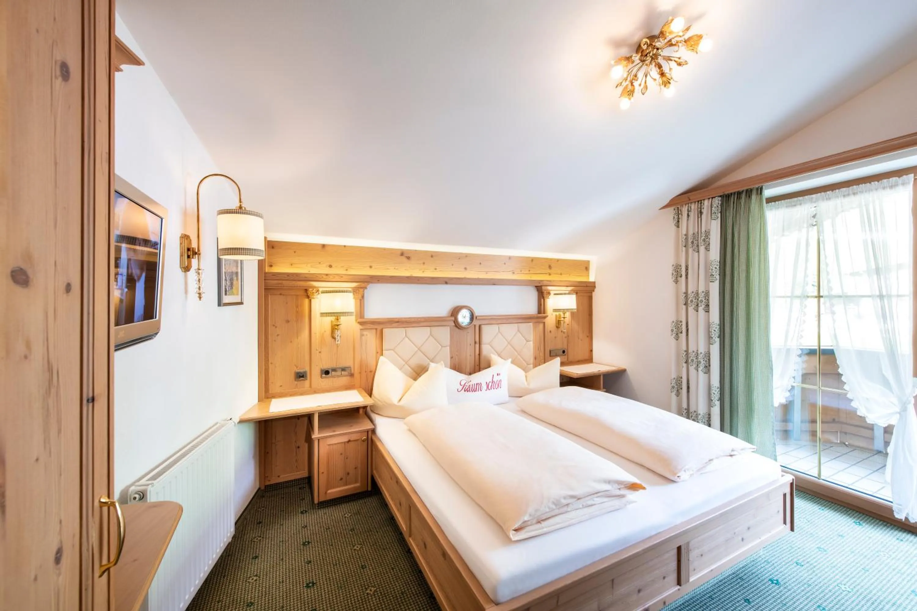 Bed in Hotel Alpenjuwel 4 Sterne Superior