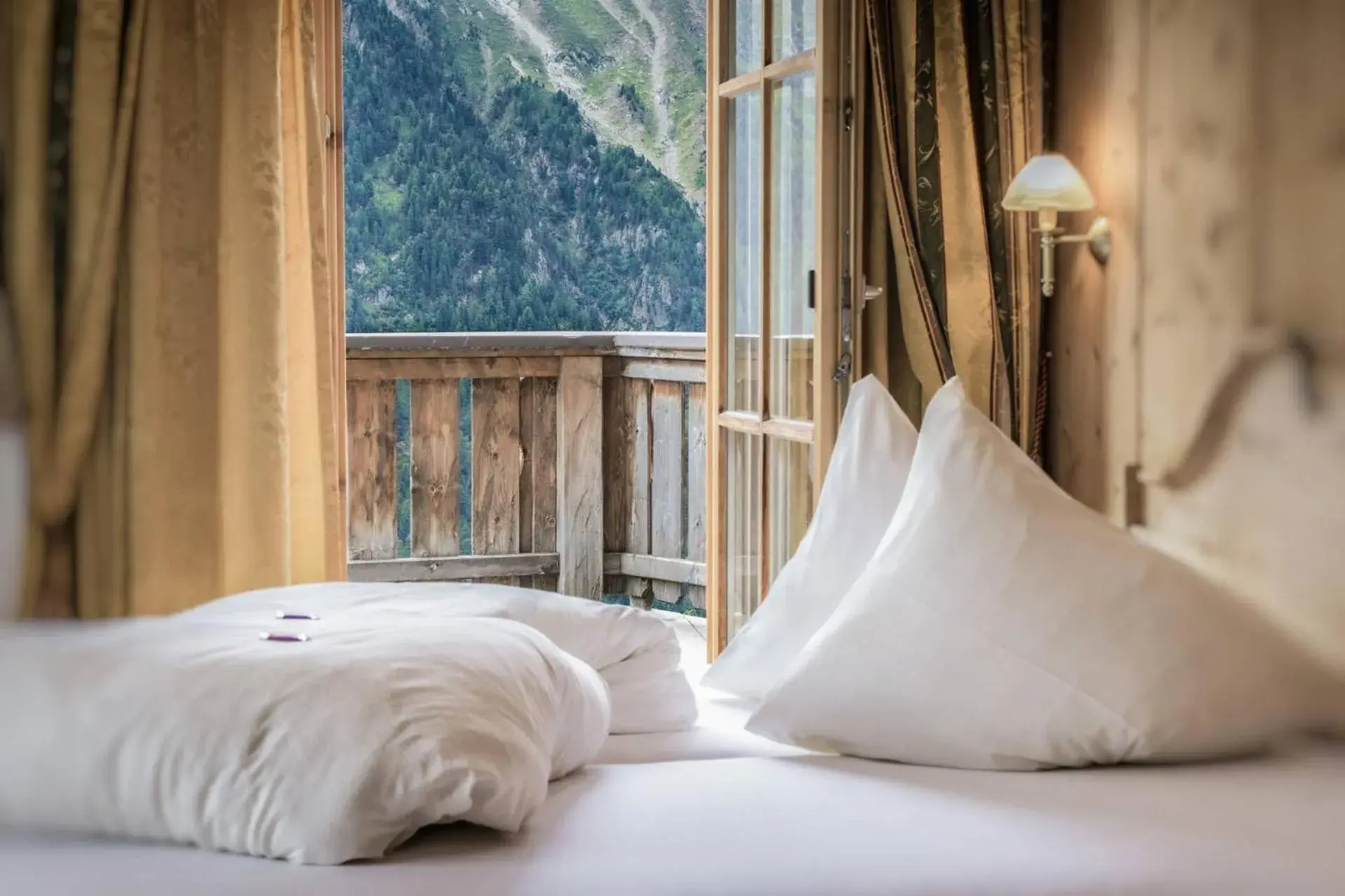 Double Room with Balcony in Hotel Silbertal Double Room with Balcony in Hotel Silbertal