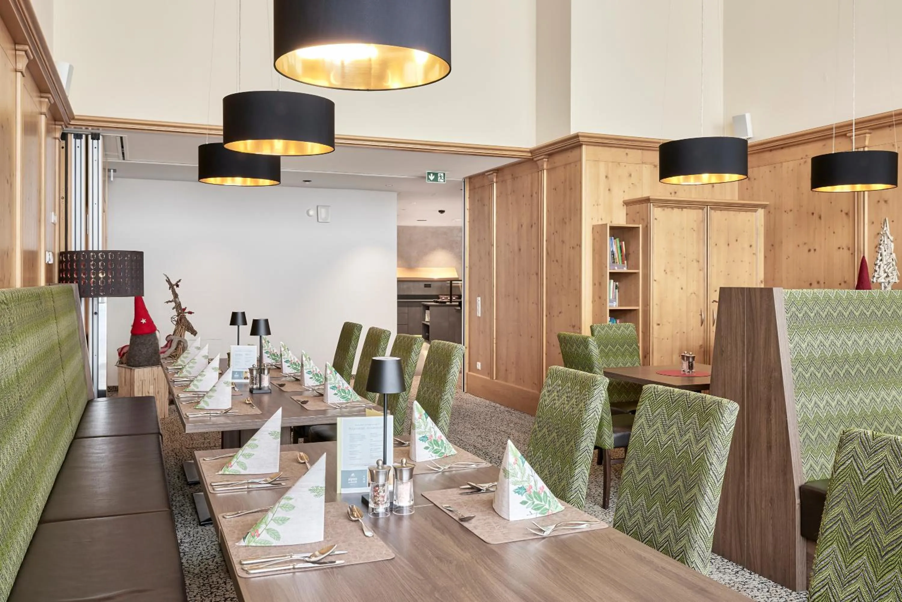 Restaurant/places to eat in Alpenaussicht