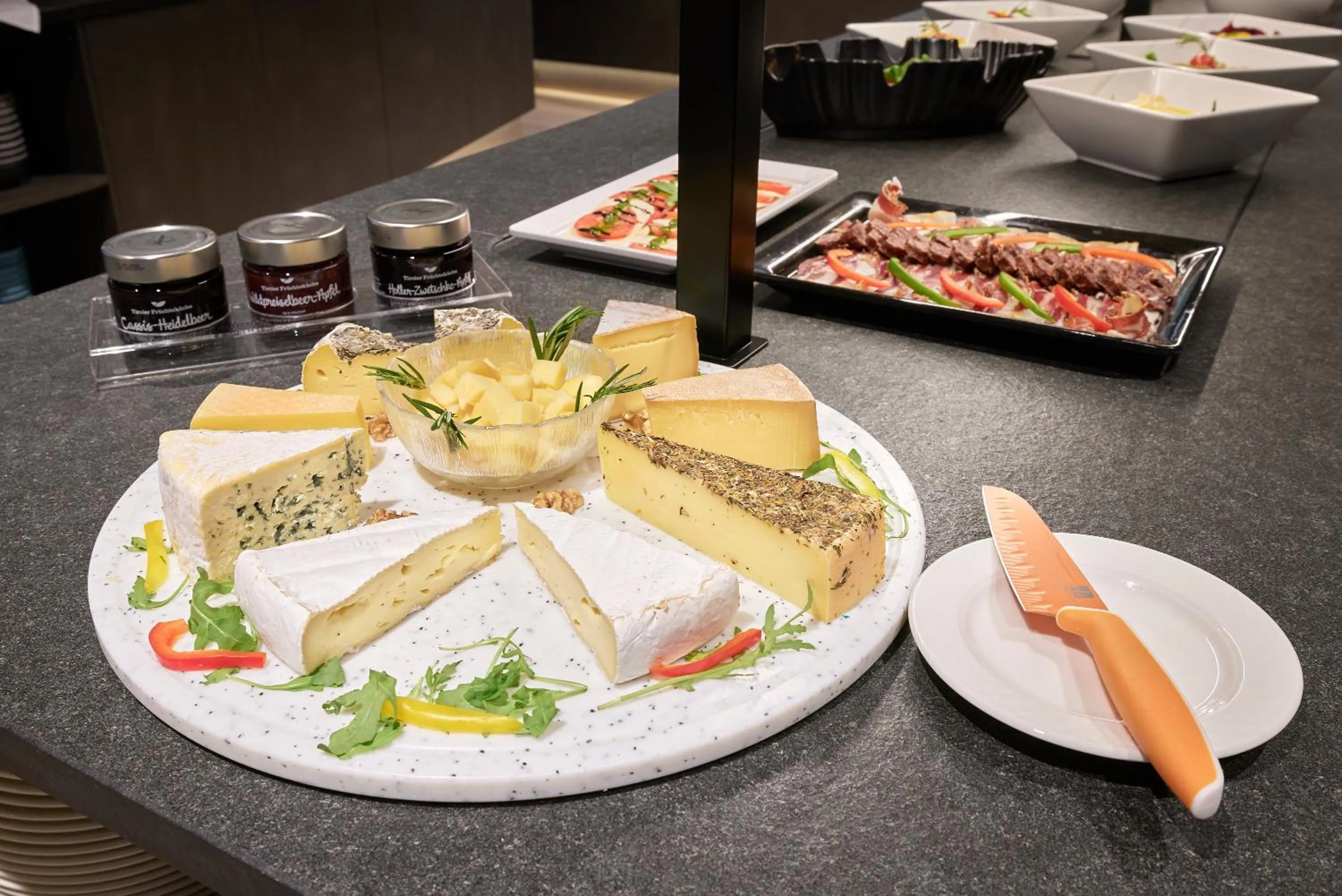 Restaurant/places to eat in Alpenaussicht