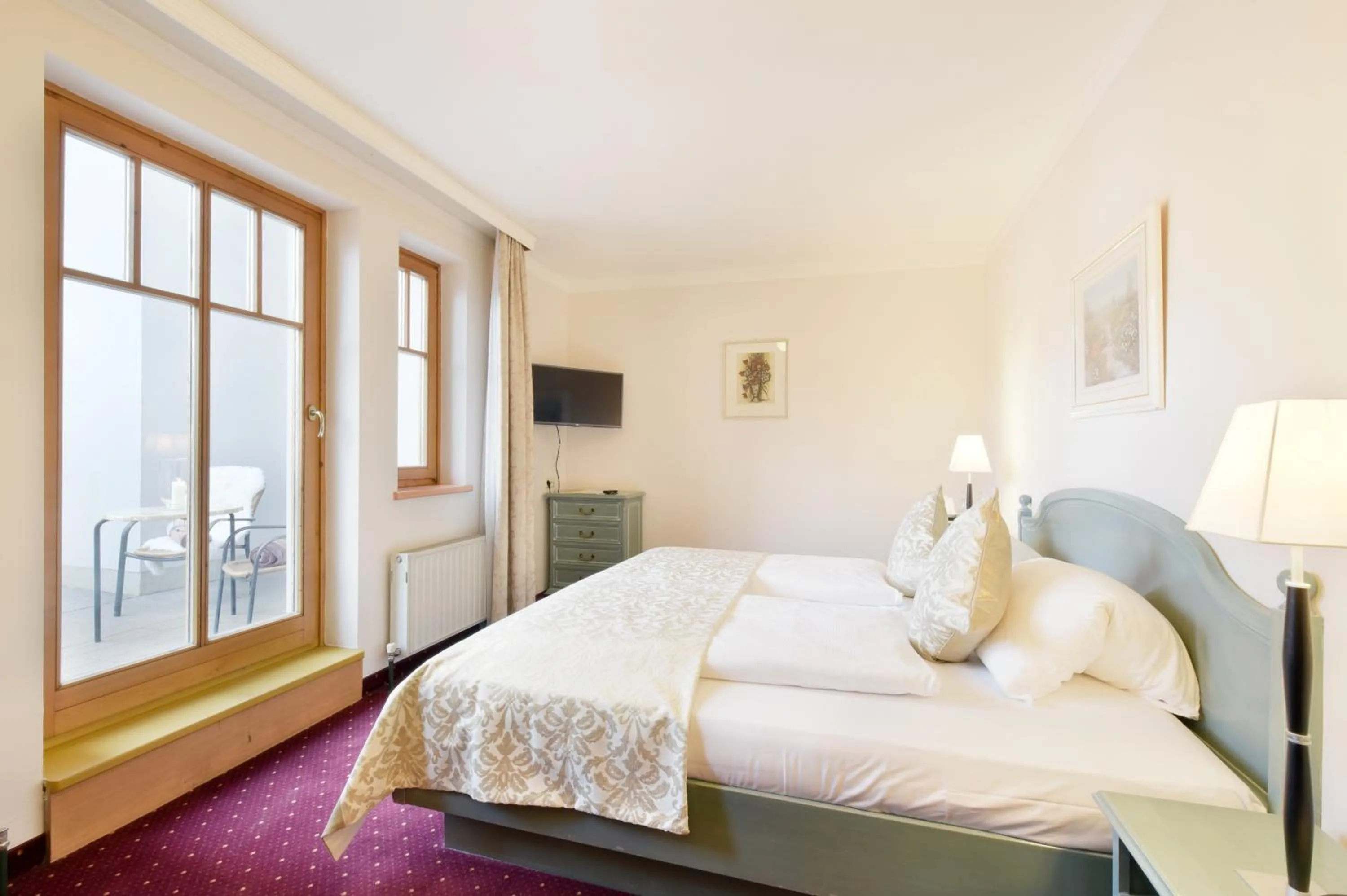 Bed in Cella Central Historic Boutique Hotel