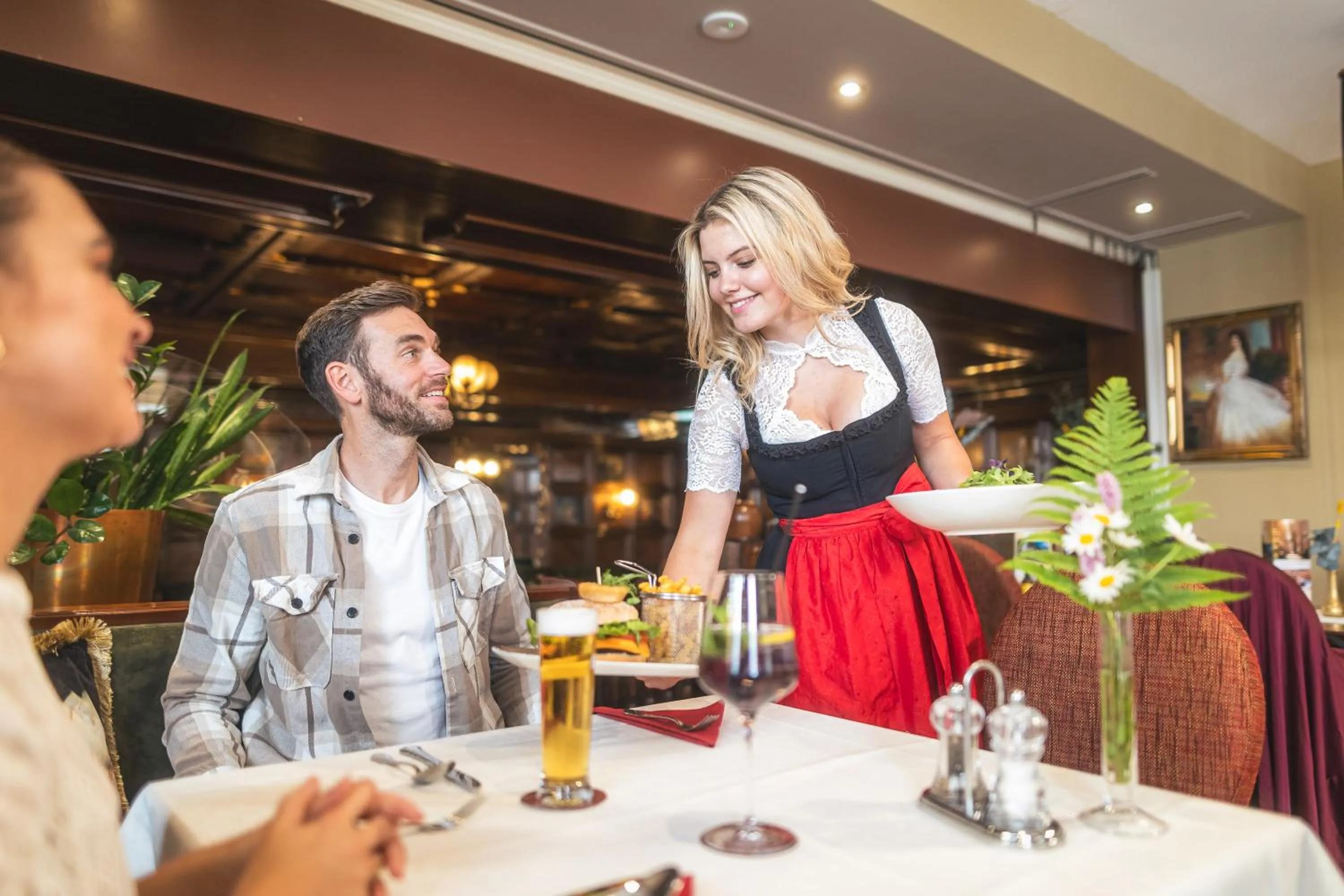 Restaurant/places to eat in Cella Central Historic Boutique Hotel