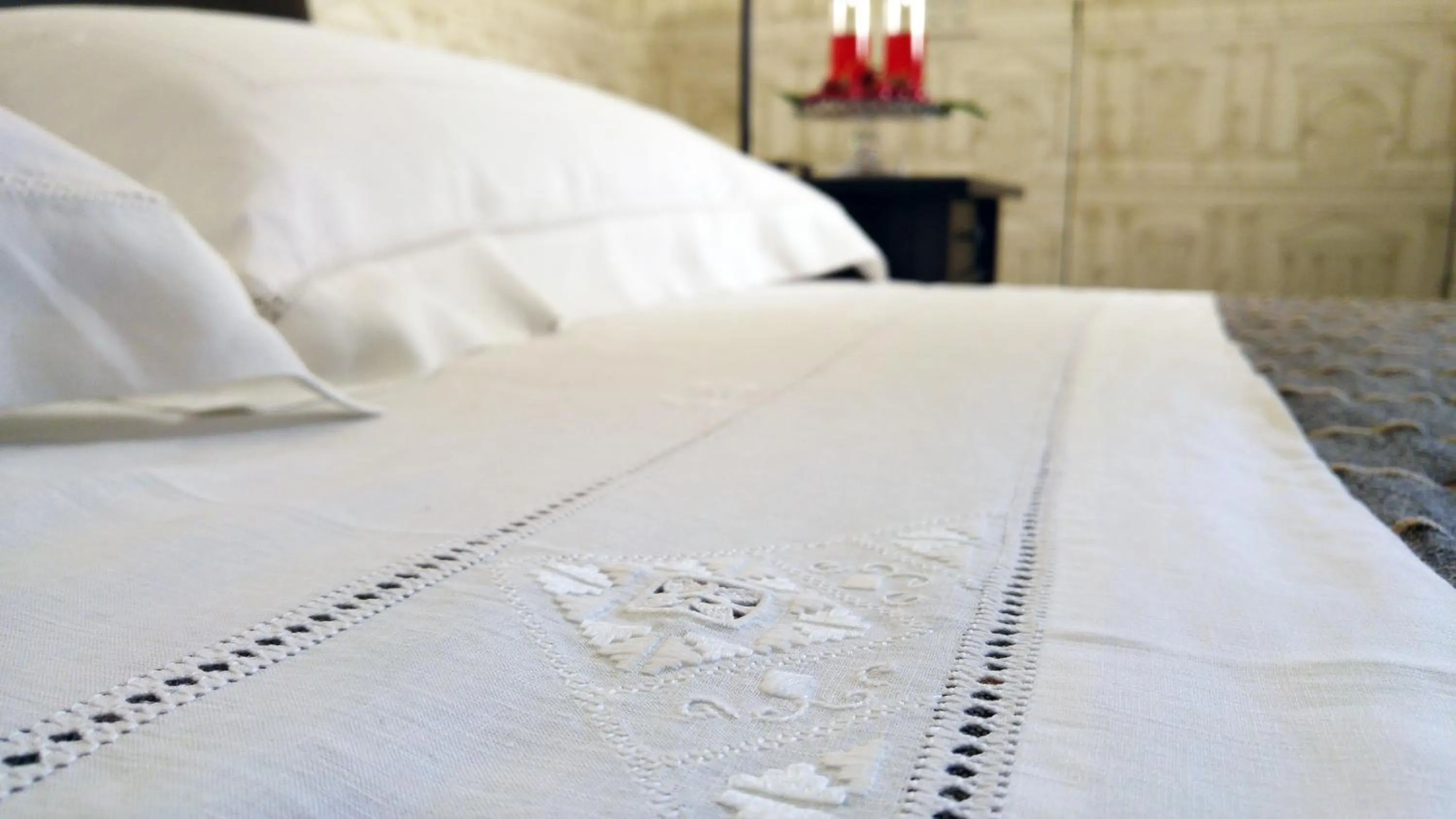 Photo of the whole room, Bed in Bigarò