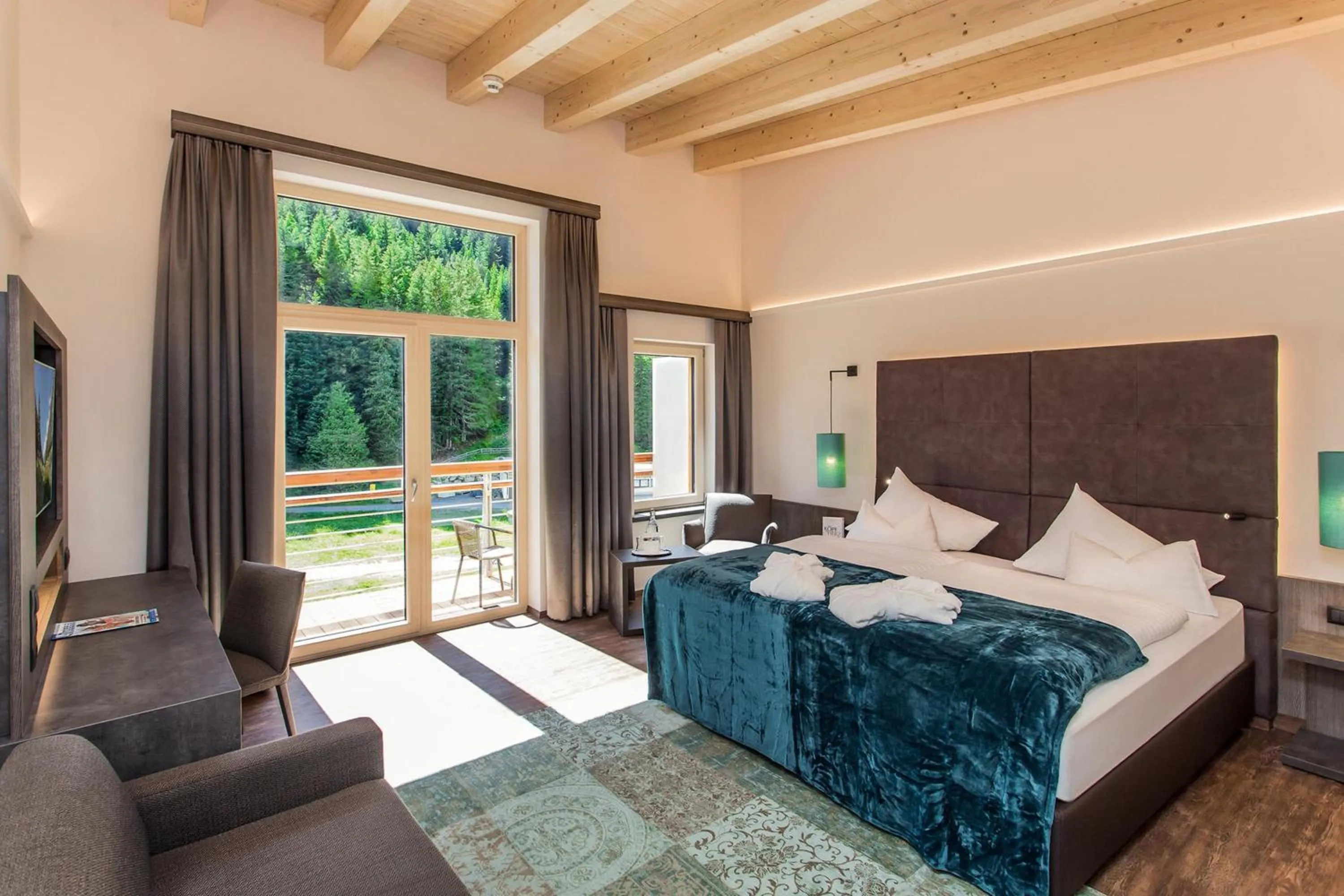 Photo of the whole room, Bed in DAS VIER Sport,- und Wellnesshotel