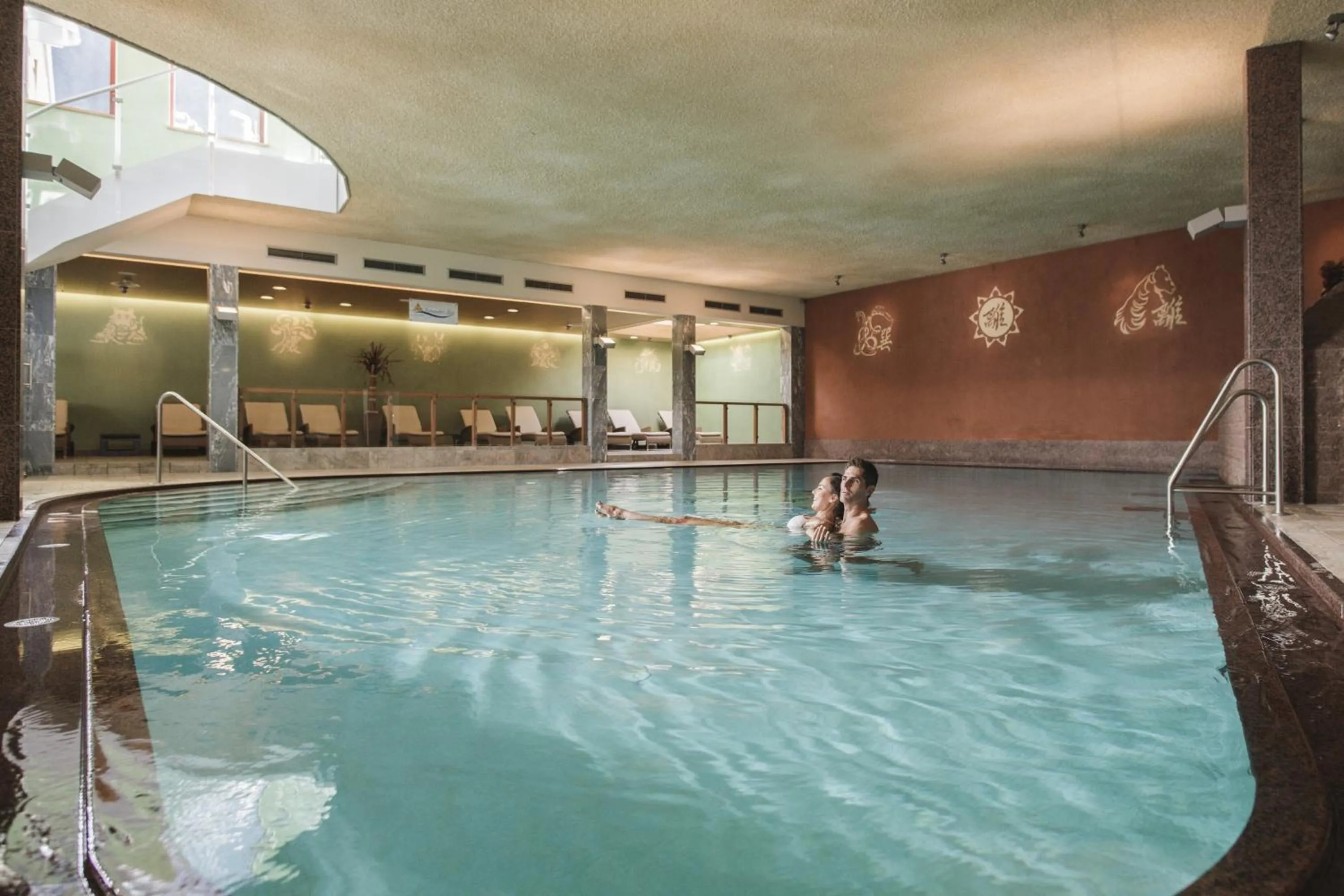 Swimming pool in Hotel Vier Jahreszeiten