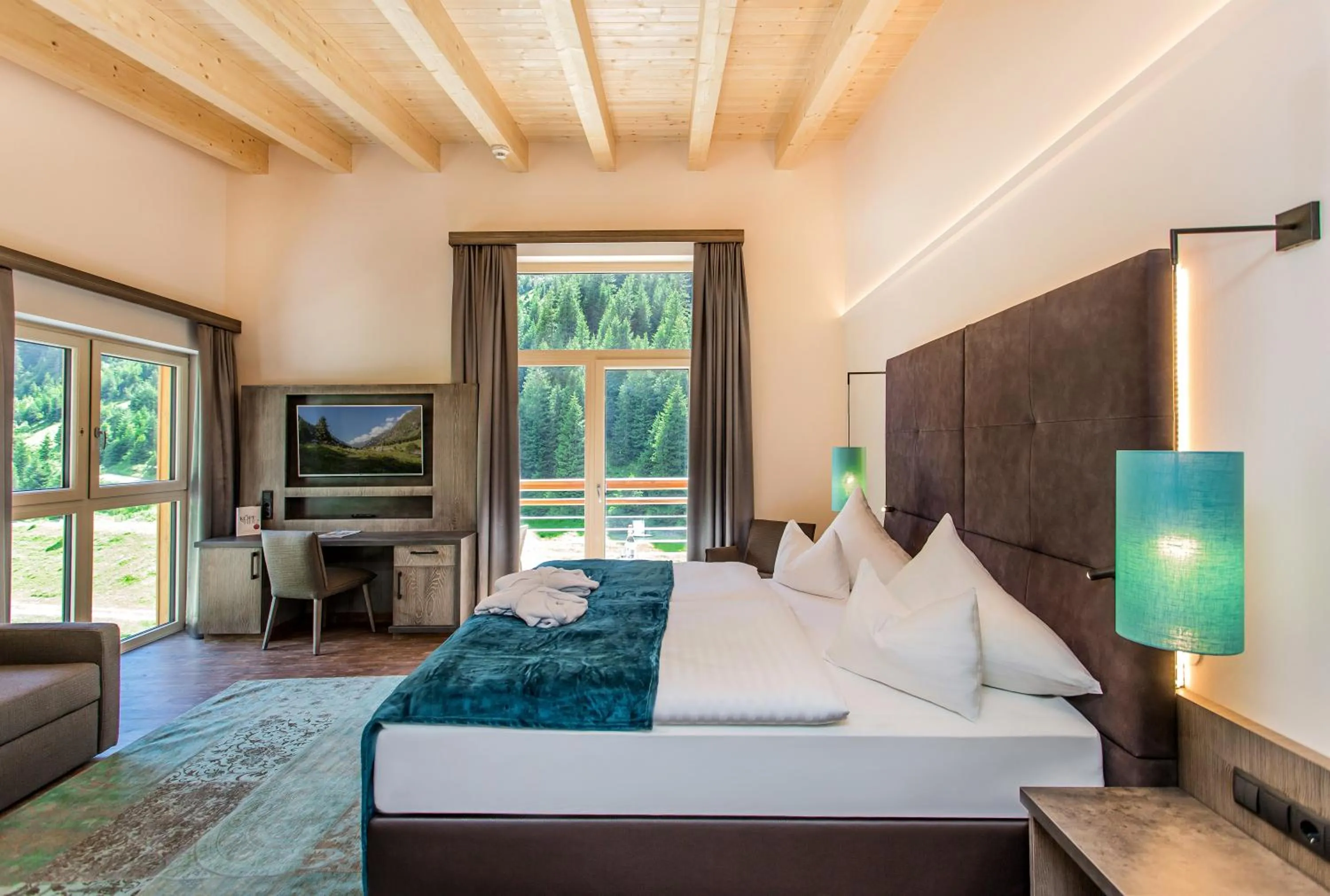 Photo of the whole room, Bed in DAS VIER Sport,- und Wellnesshotel