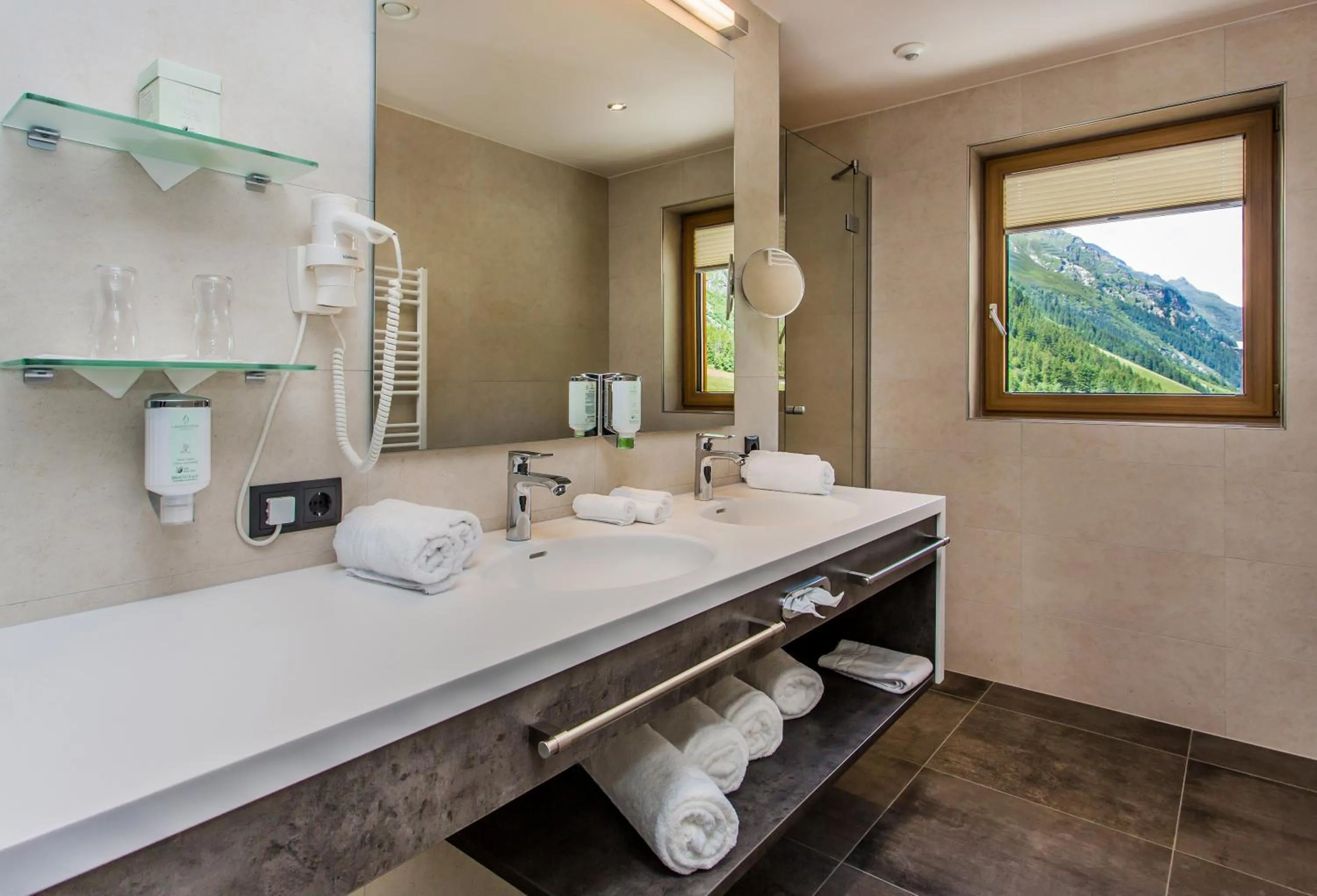 Bathroom in Hotel Vier Jahreszeiten