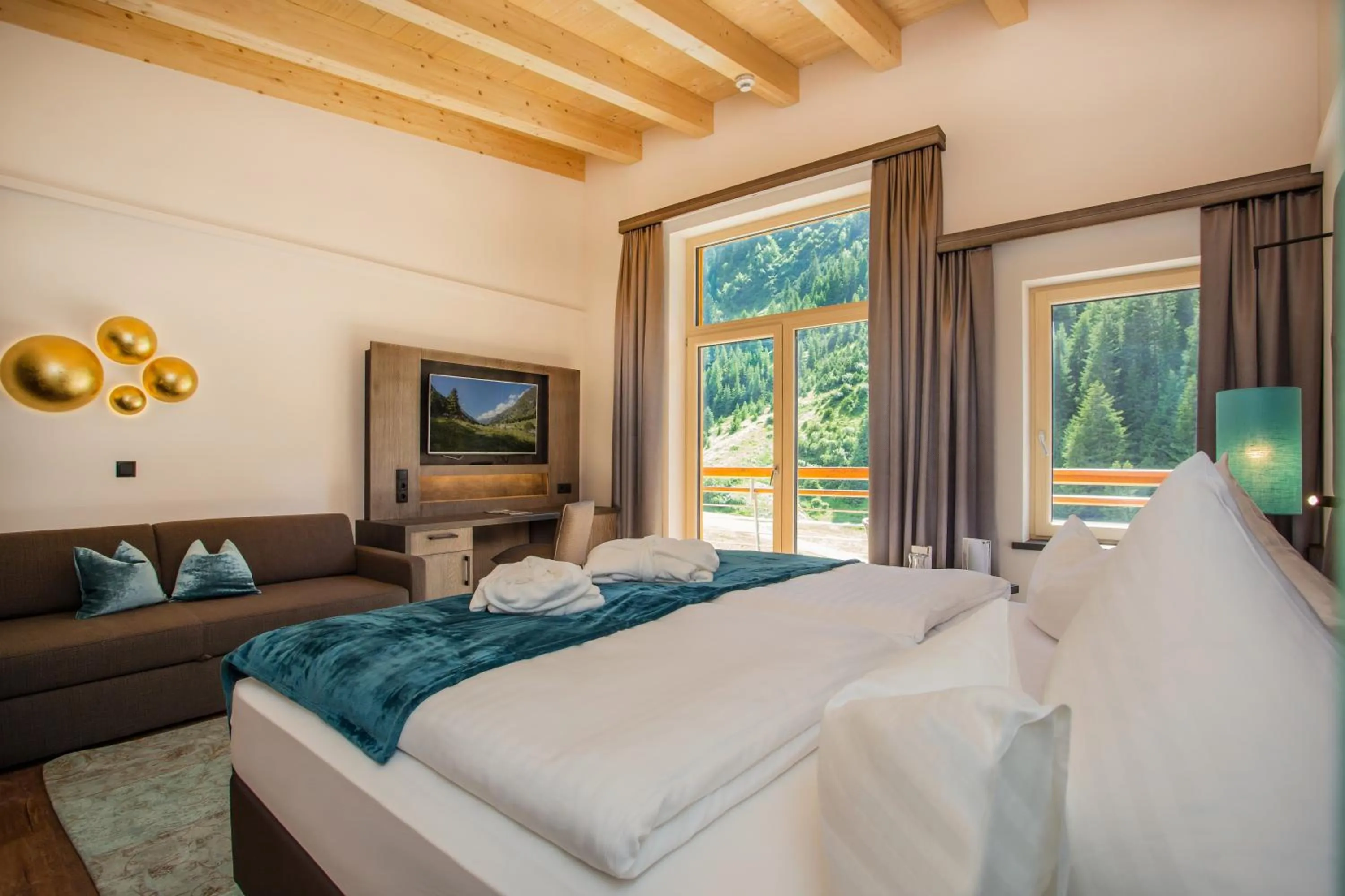 Photo of the whole room, Bed in DAS VIER Sport,- und Wellnesshotel