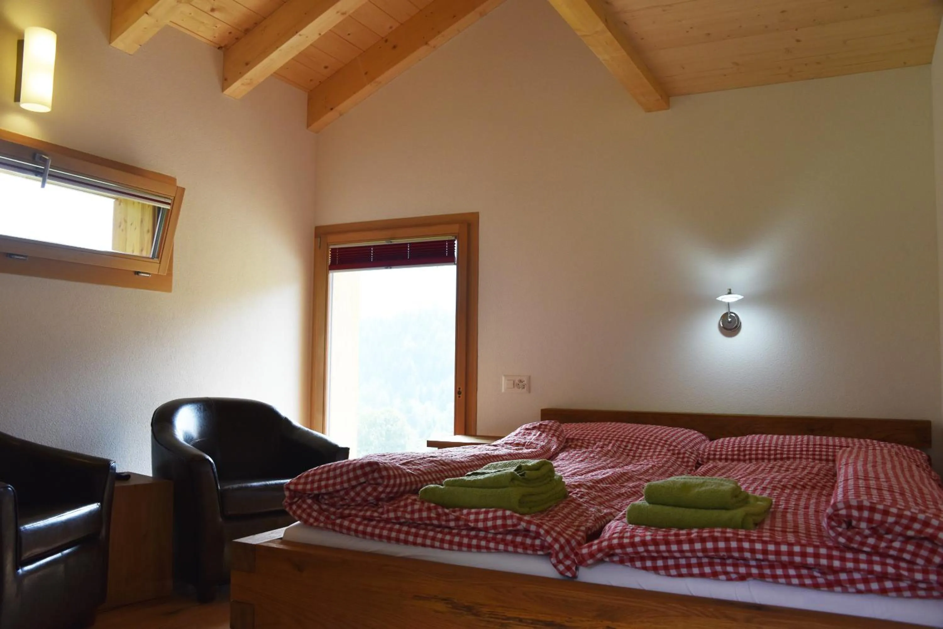 Photo of the whole room, Bed in B&B Hängebrigga