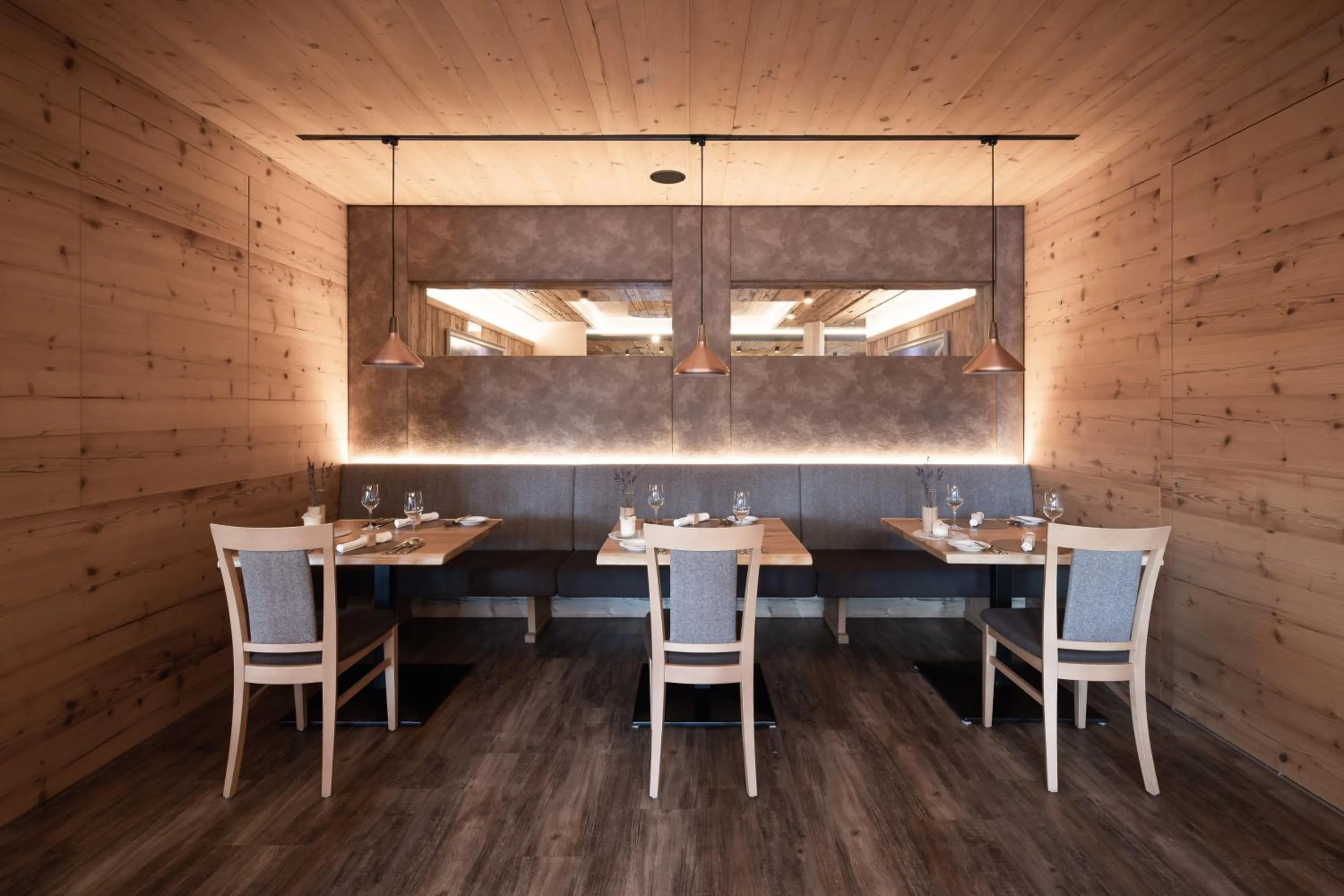 Restaurant/places to eat in SPA & Naturhotel Outside