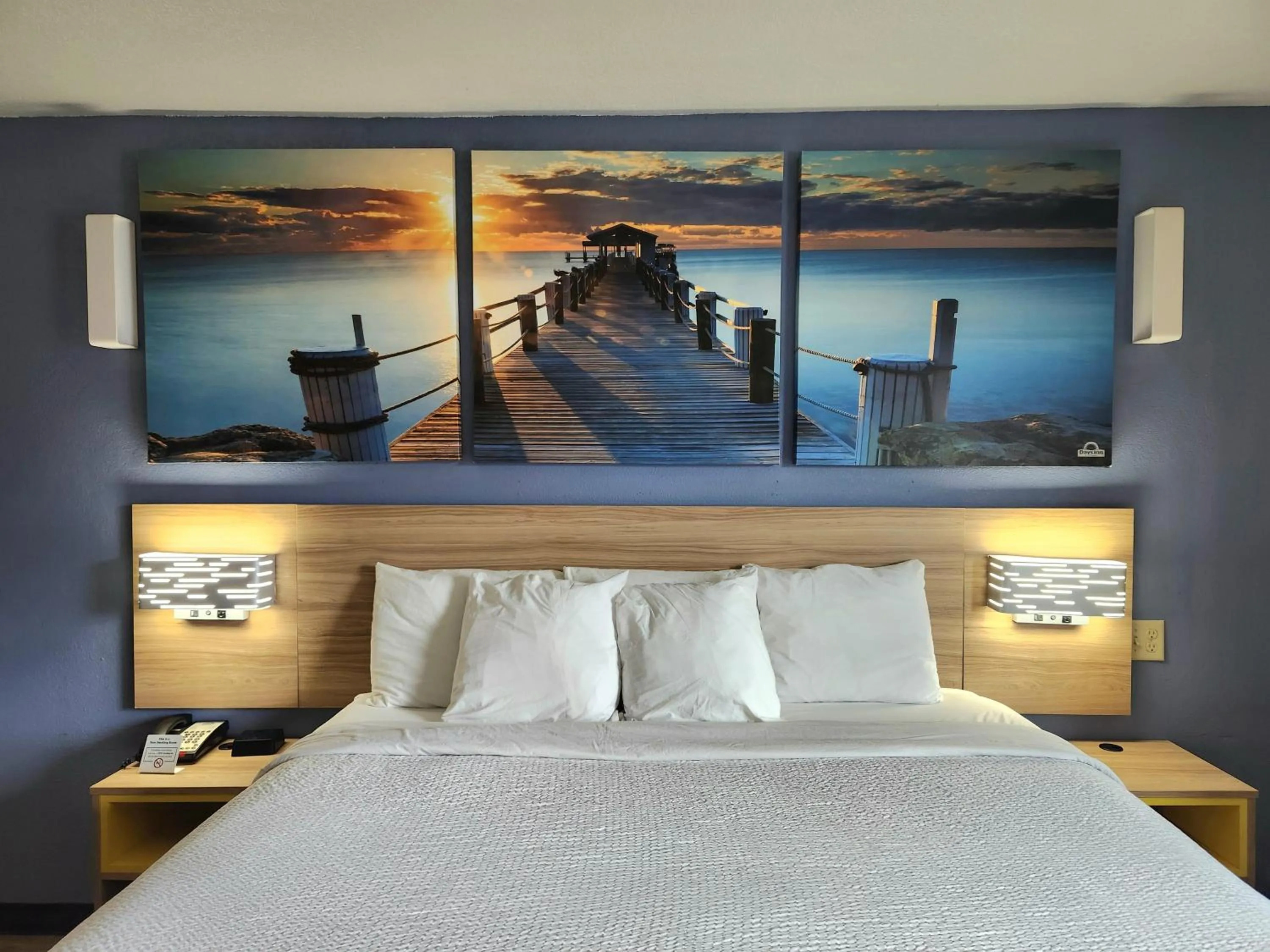 Bedroom, Bed in Days Inn by Wyndham New Orleans Pontchartrain