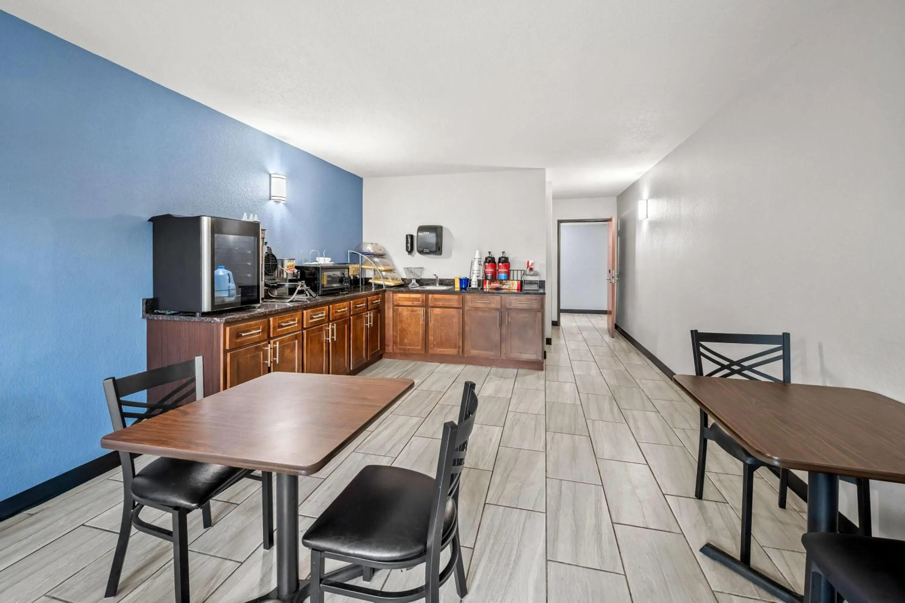 Restaurant/places to eat in Days Inn by Wyndham New Orleans Pontchartrain