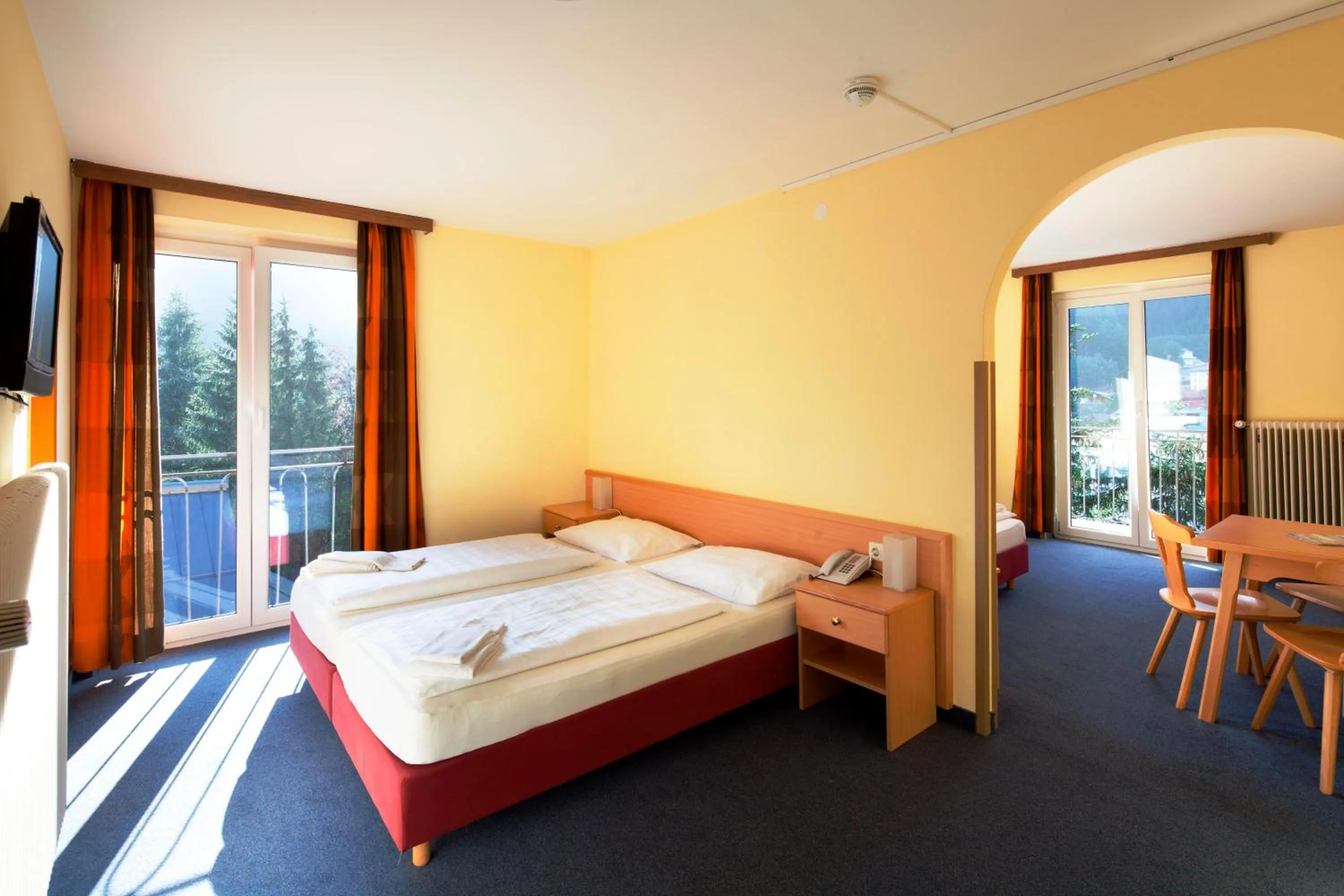 Photo of the whole room in Euro Youth Hotel & Krone