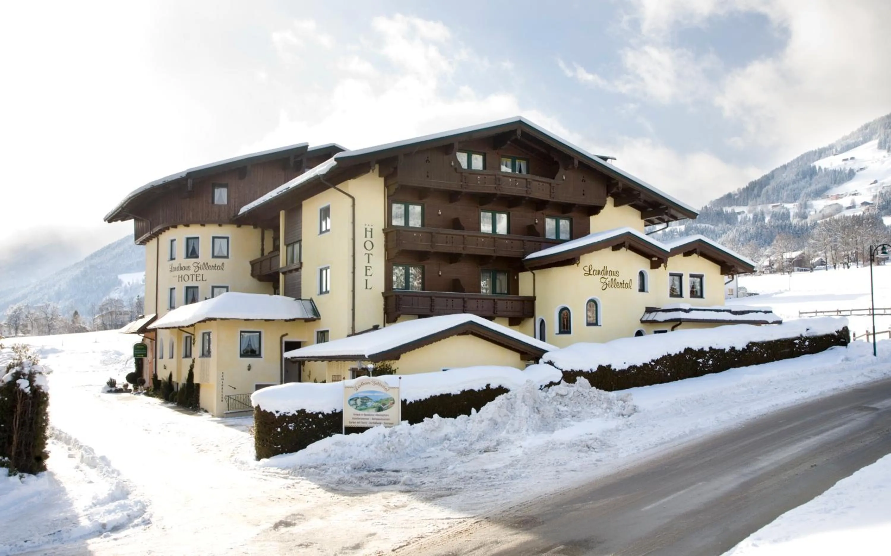 Facade/entrance in Hotel Landhaus Zillertal