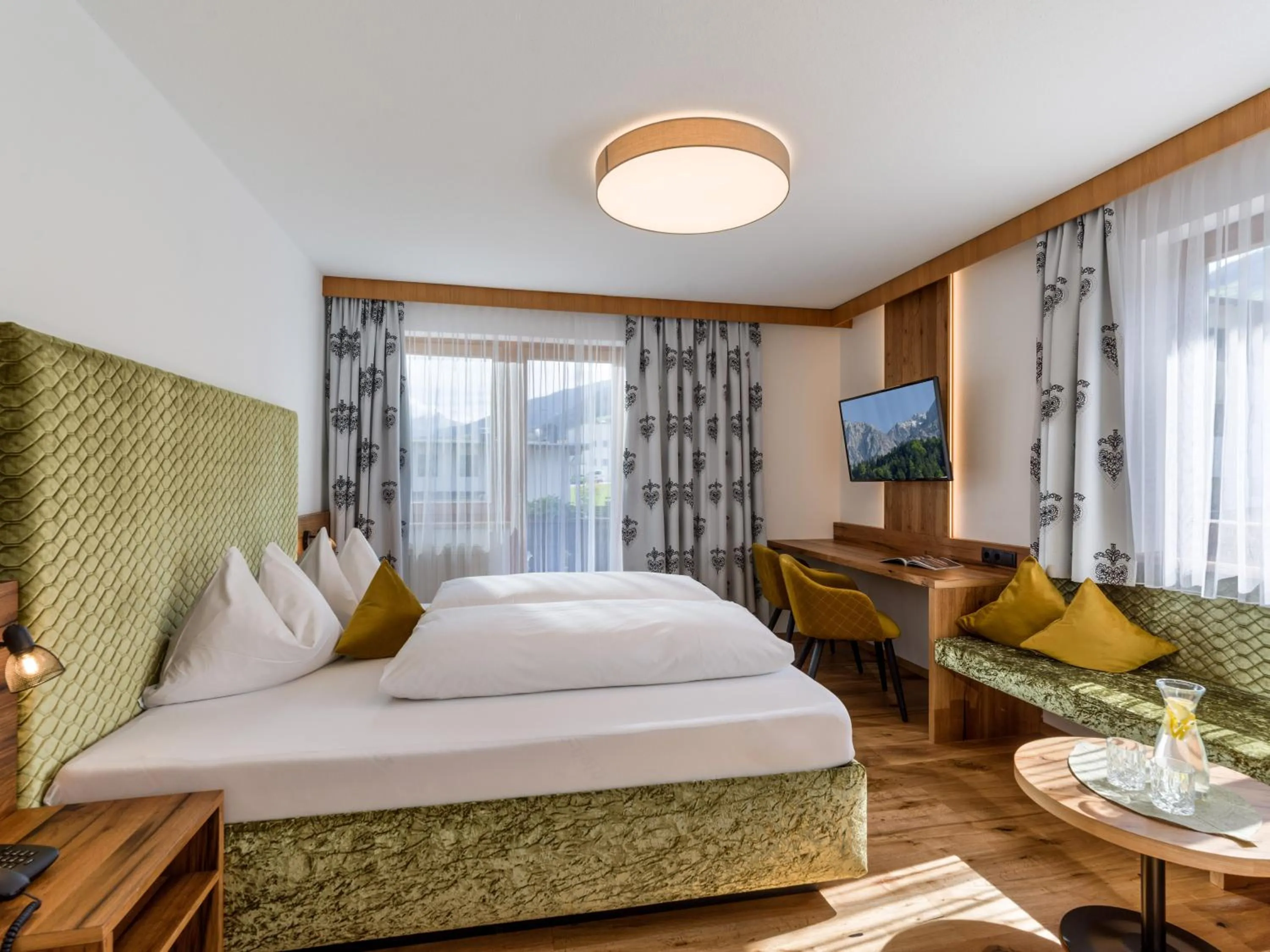 Staff, Bed in Hotel Landhaus Zillertal