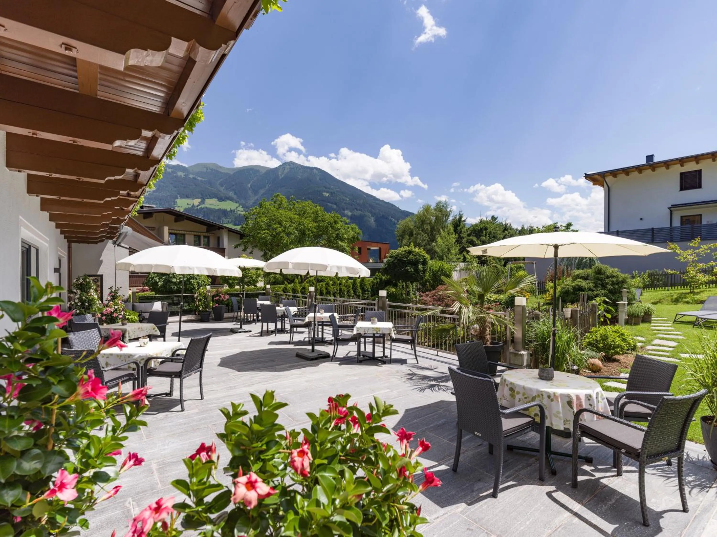 Garden in Hotel Landhaus Zillertal