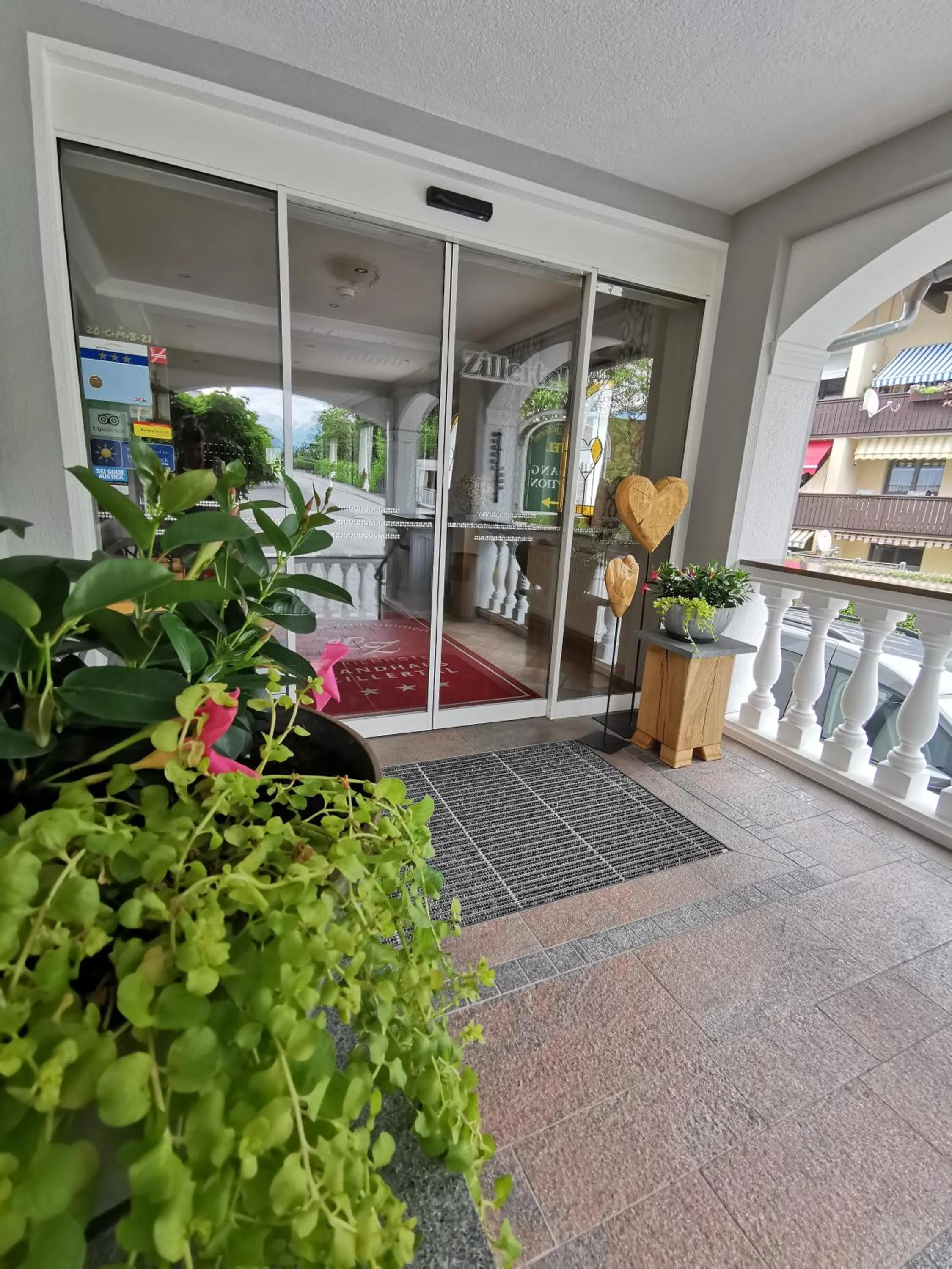 Facade/entrance in Hotel Landhaus Zillertal