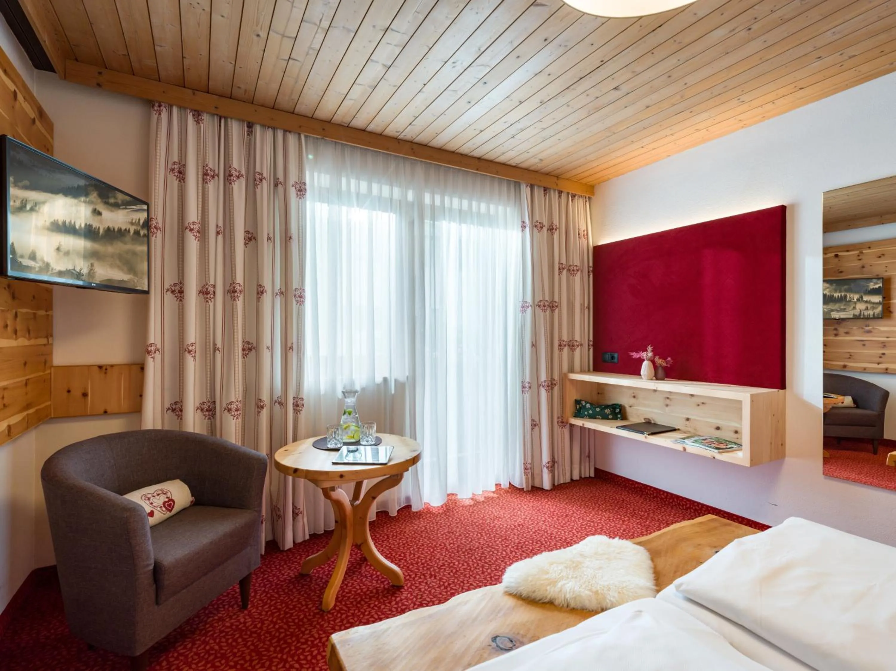 Photo of the whole room, Bed in Hotel Landhaus Zillertal