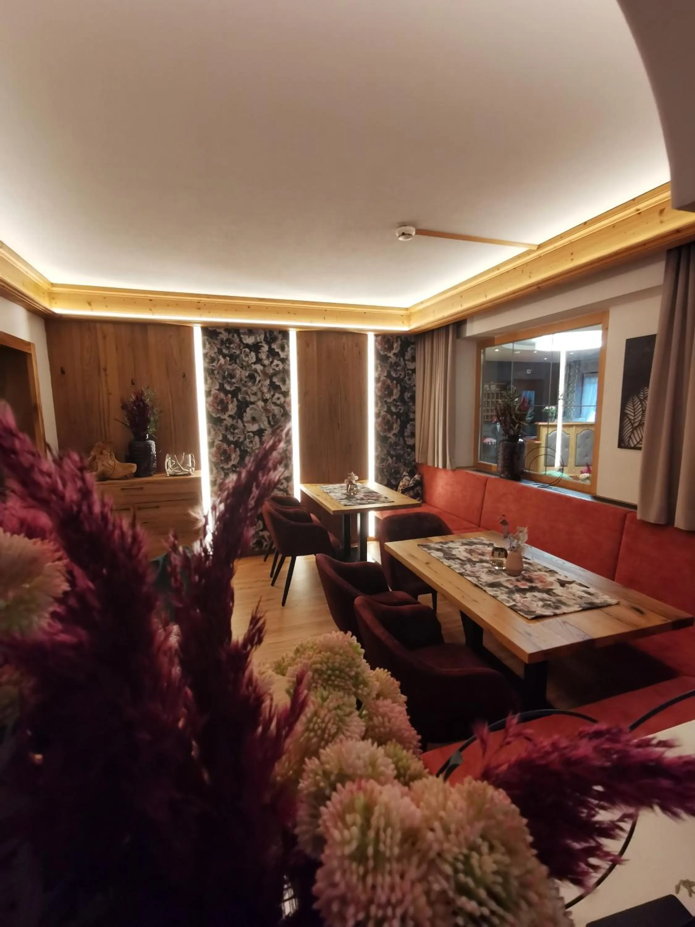 Restaurant/places to eat in Hotel Landhaus Zillertal