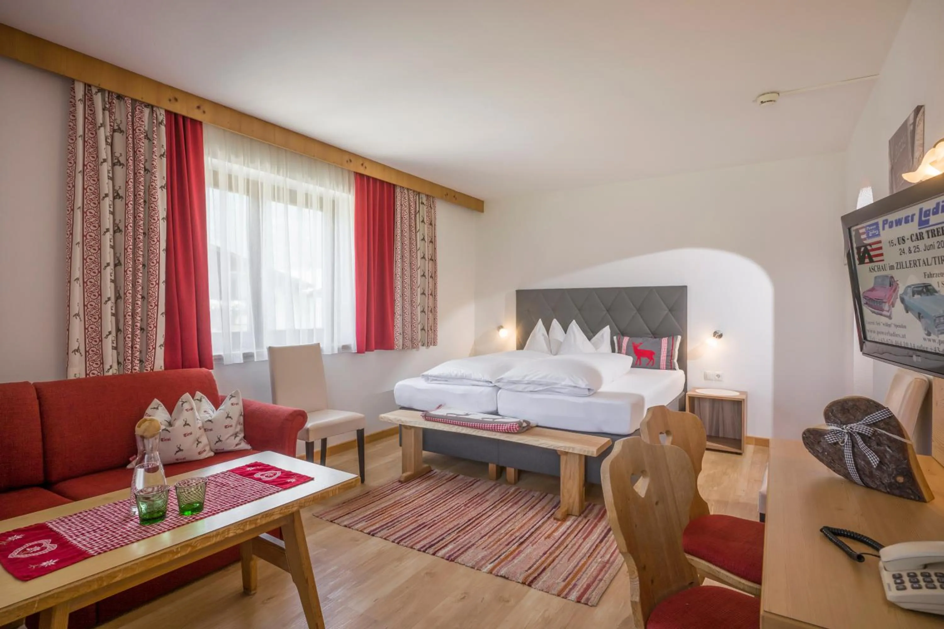 Bedroom, Bed in Hotel Landhaus Zillertal