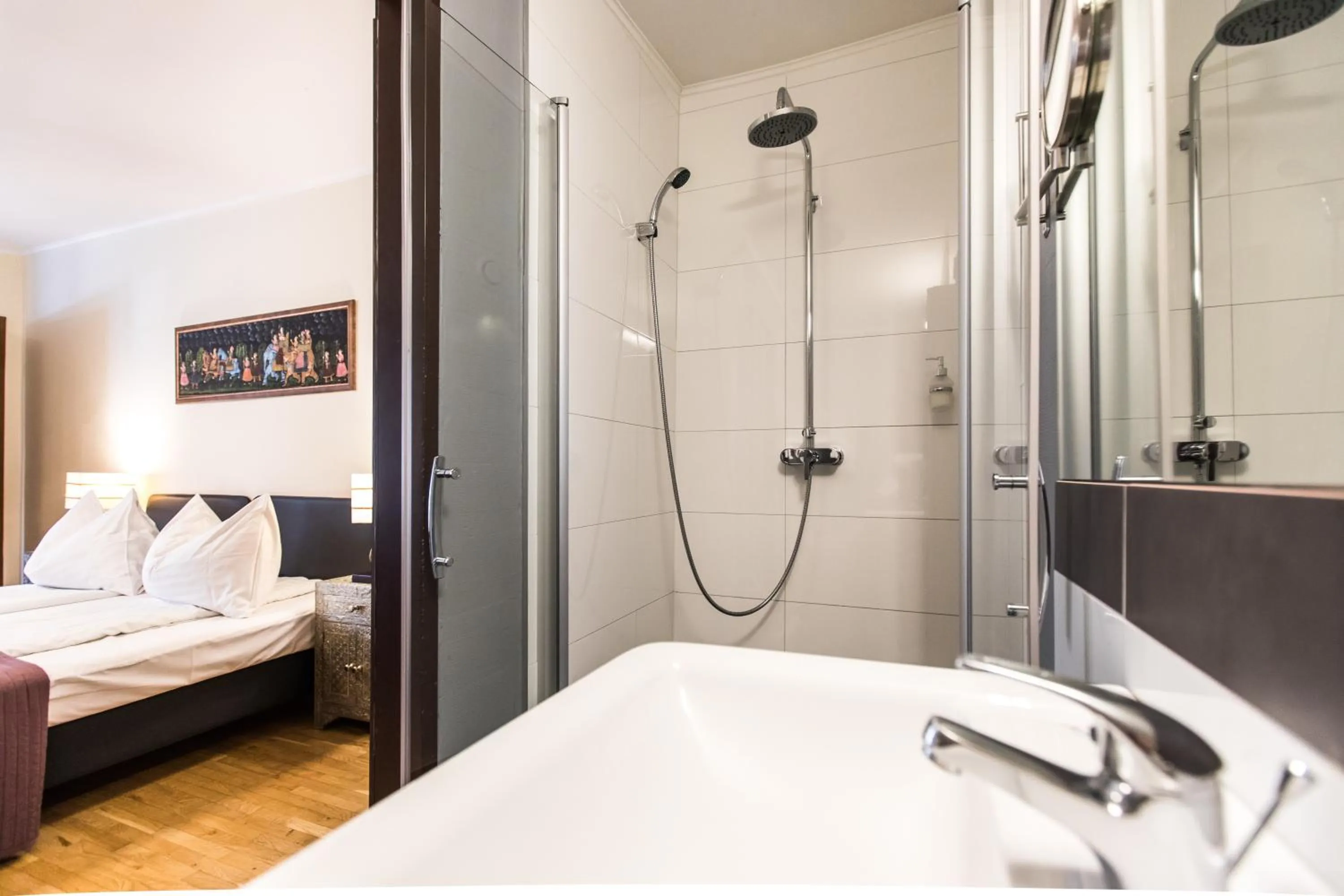 Bathroom, Bed in Landidyll-Hotel Nudelbacher