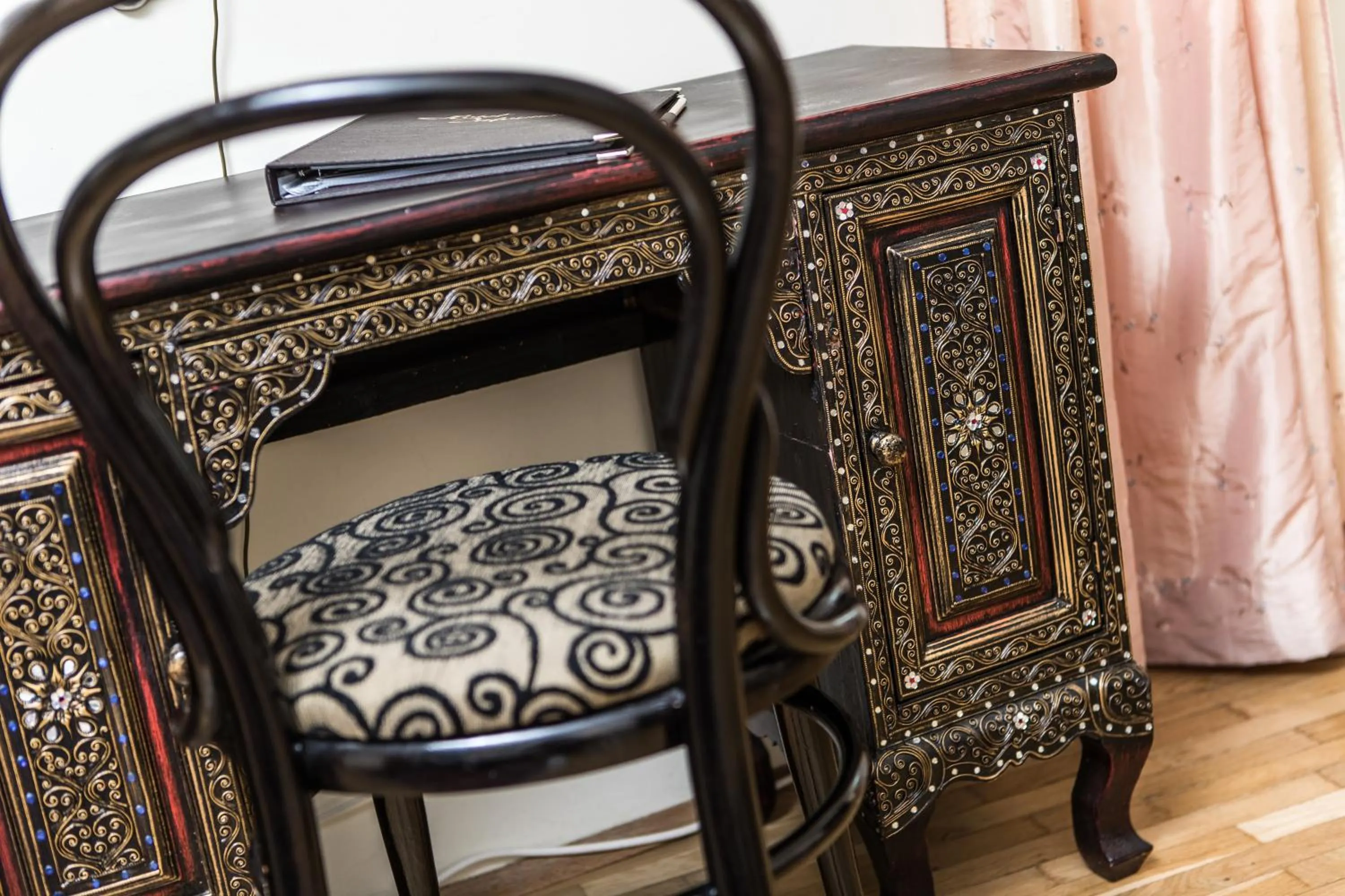 Living room, Bed in Landidyll-Hotel Nudelbacher