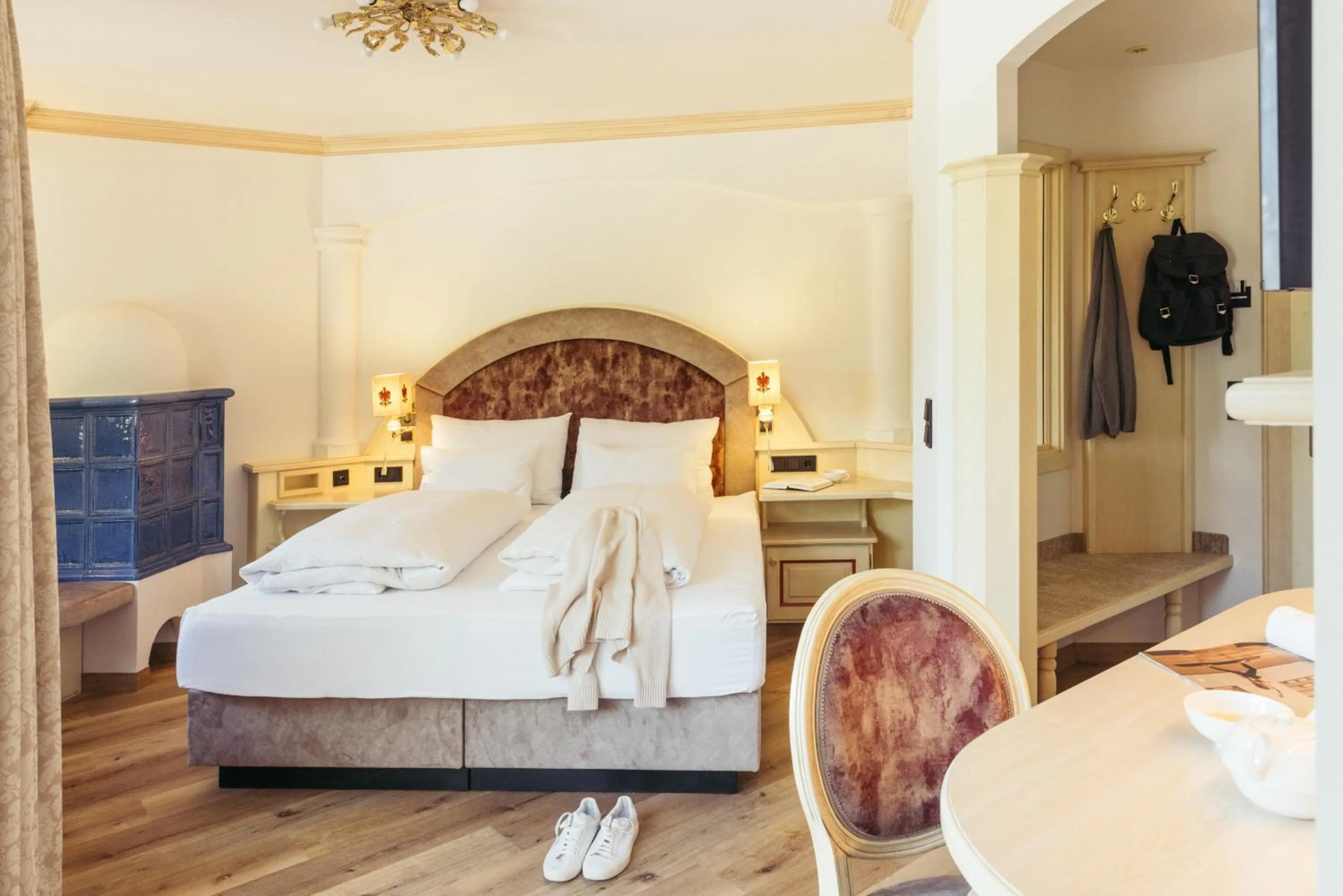 Photo of the whole room, Bed in Hotel Neuhintertux 4 Sterne superior