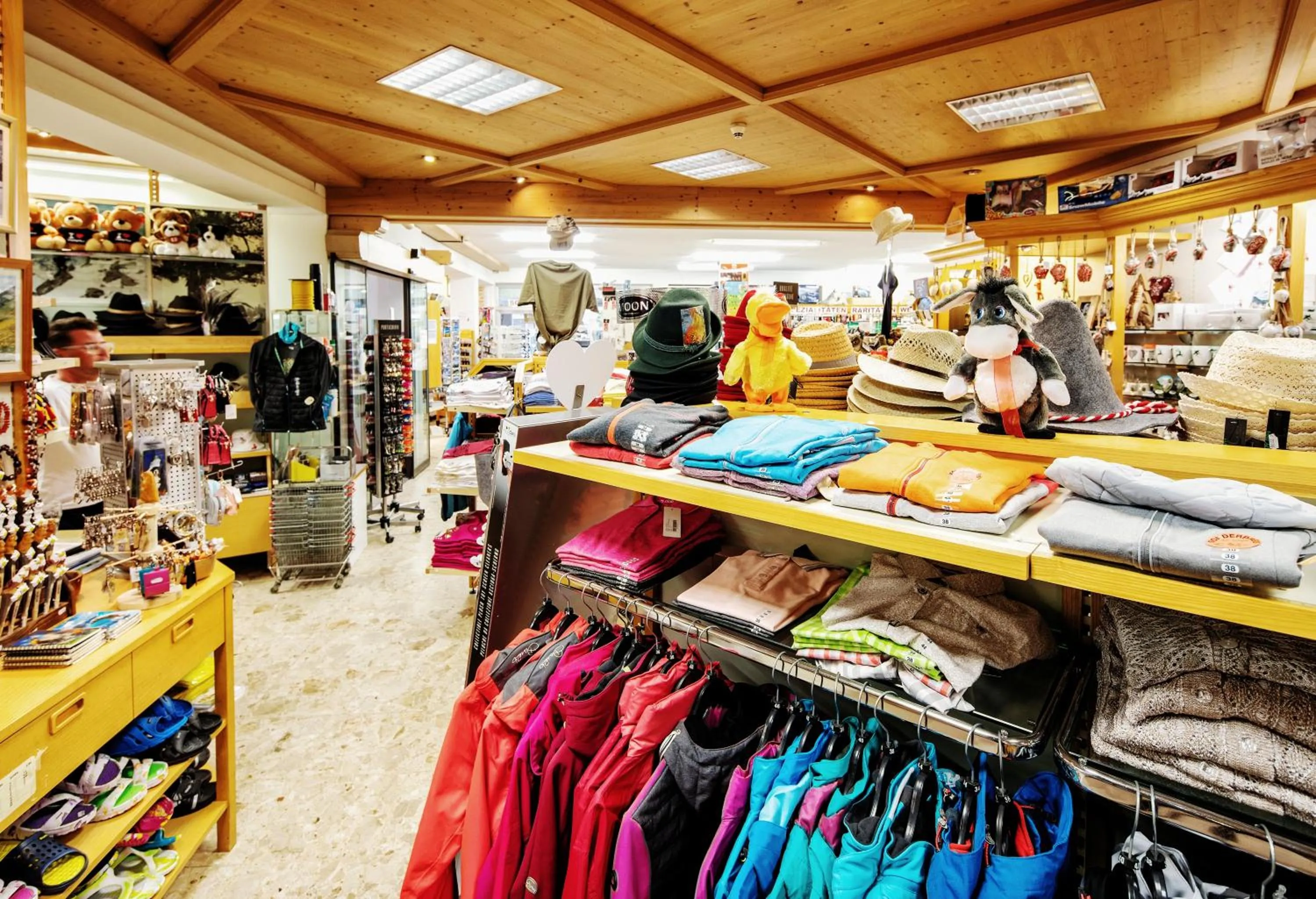 On-site shops in Hotel Neuhintertux 4 Sterne superior