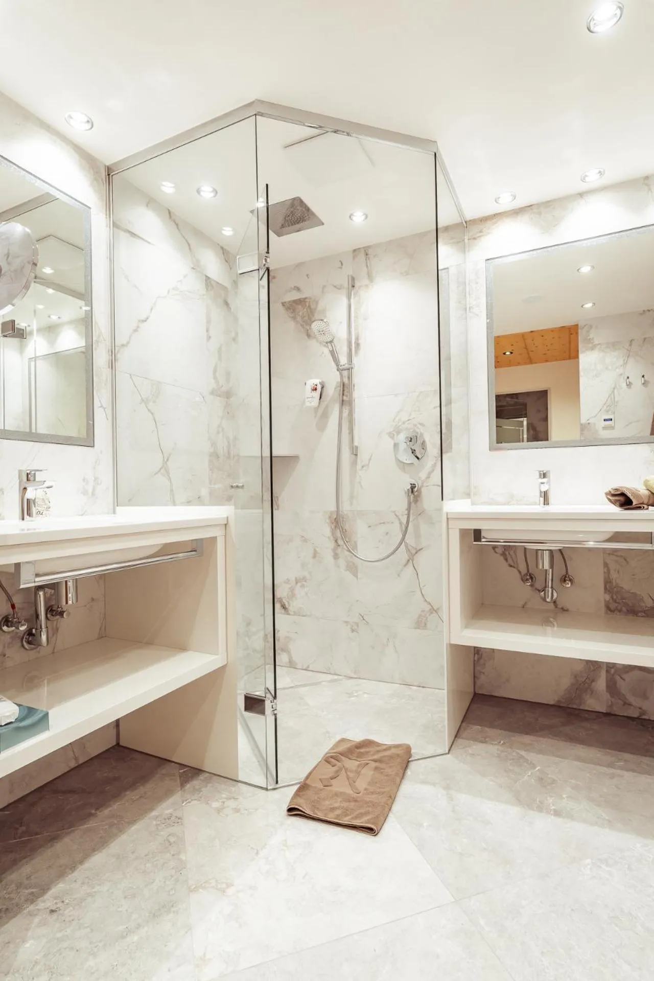 Shower in Hotel Neuhintertux 4 Sterne superior