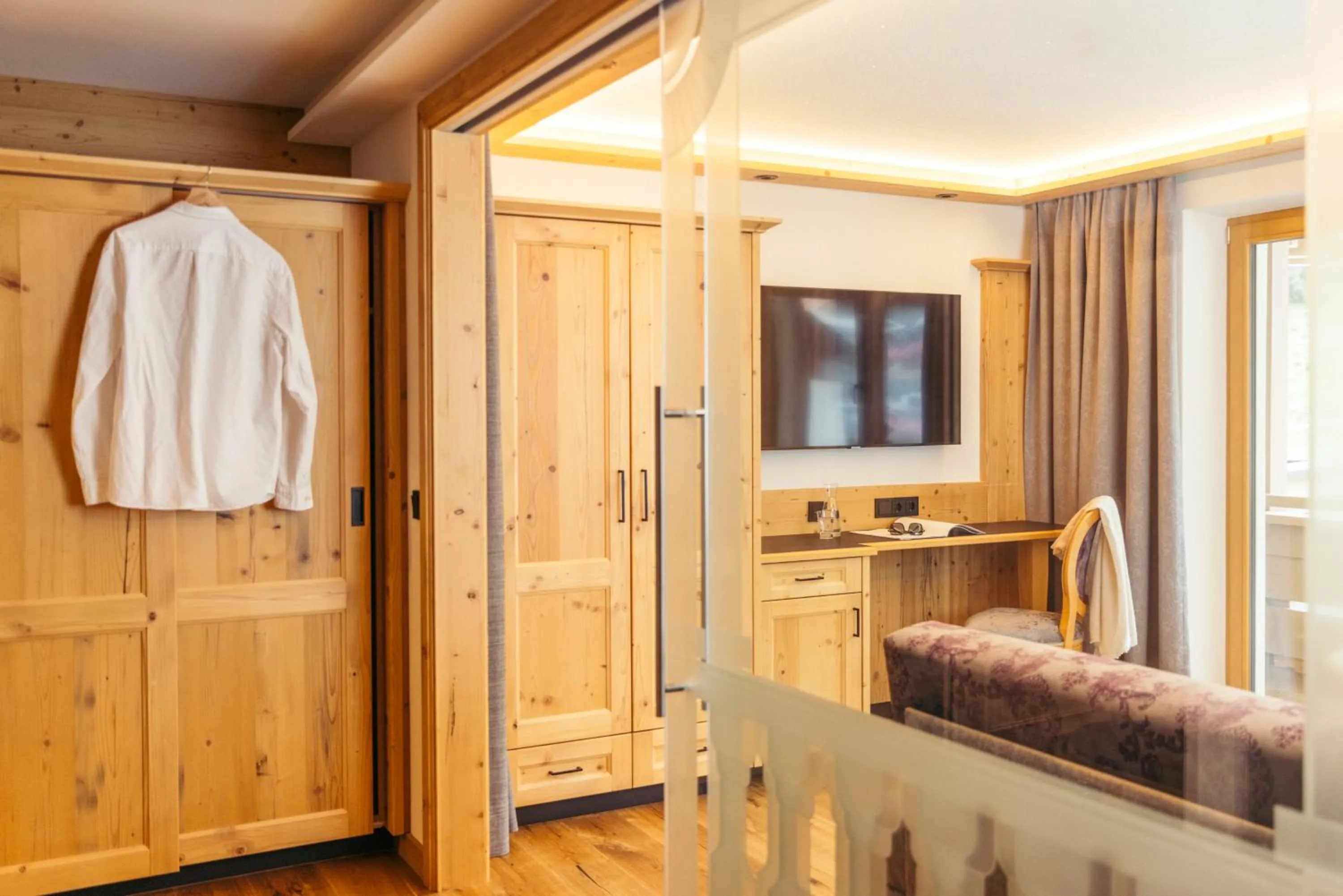 Photo of the whole room in Hotel Neuhintertux 4 Sterne superior