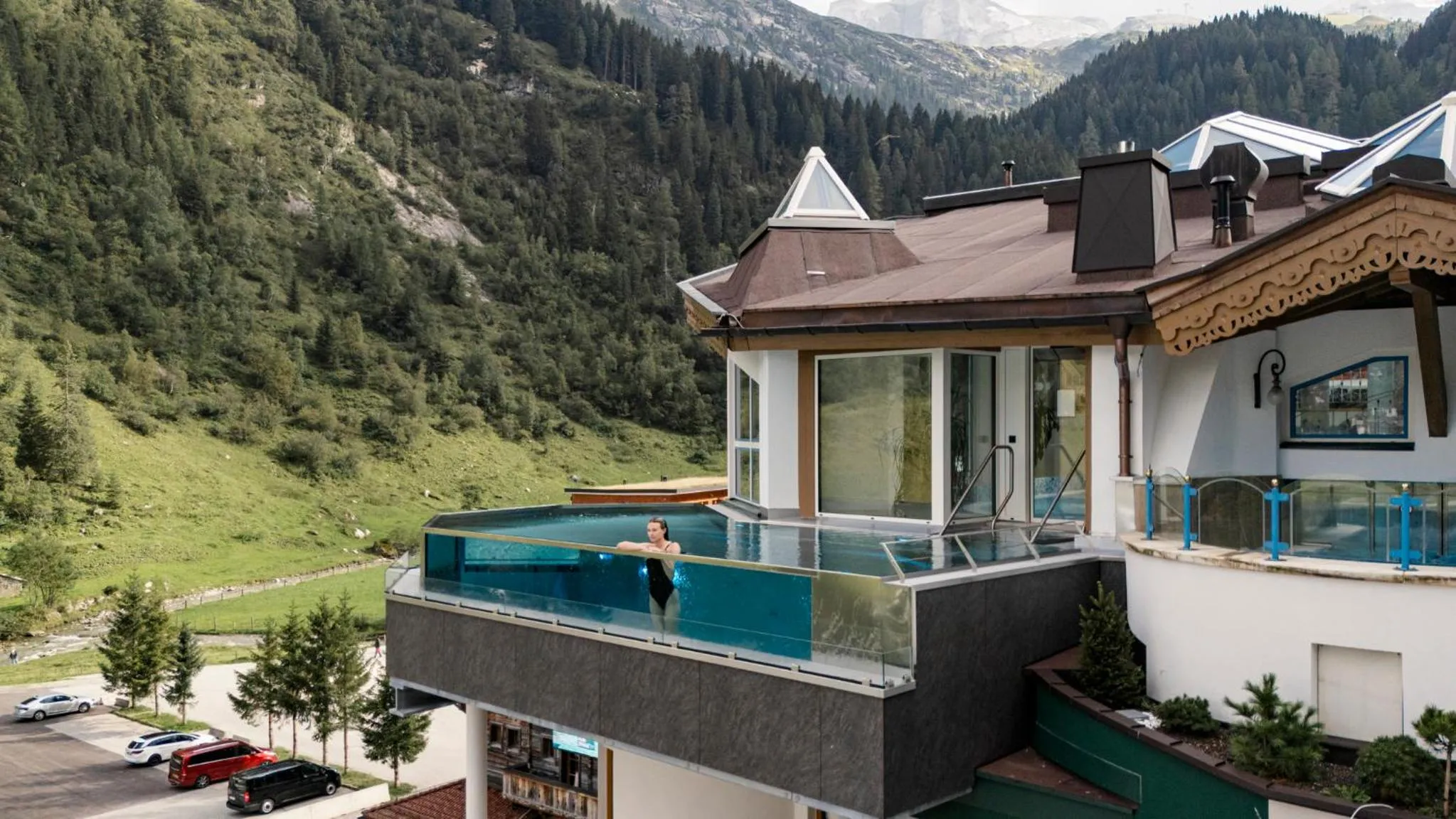 Swimming pool in Hotel Neuhintertux 4 Sterne superior