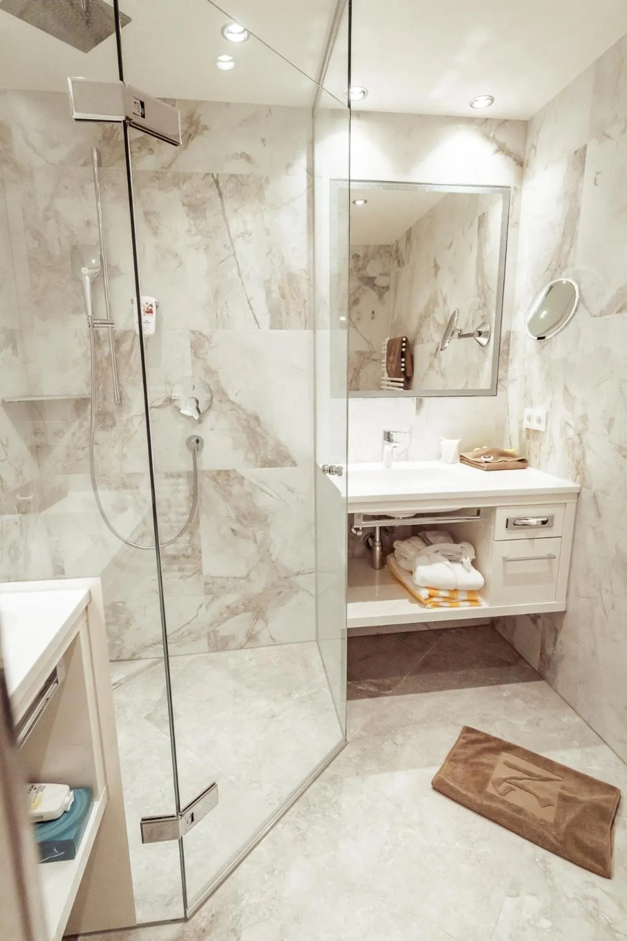 Shower in Hotel Neuhintertux 4 Sterne superior