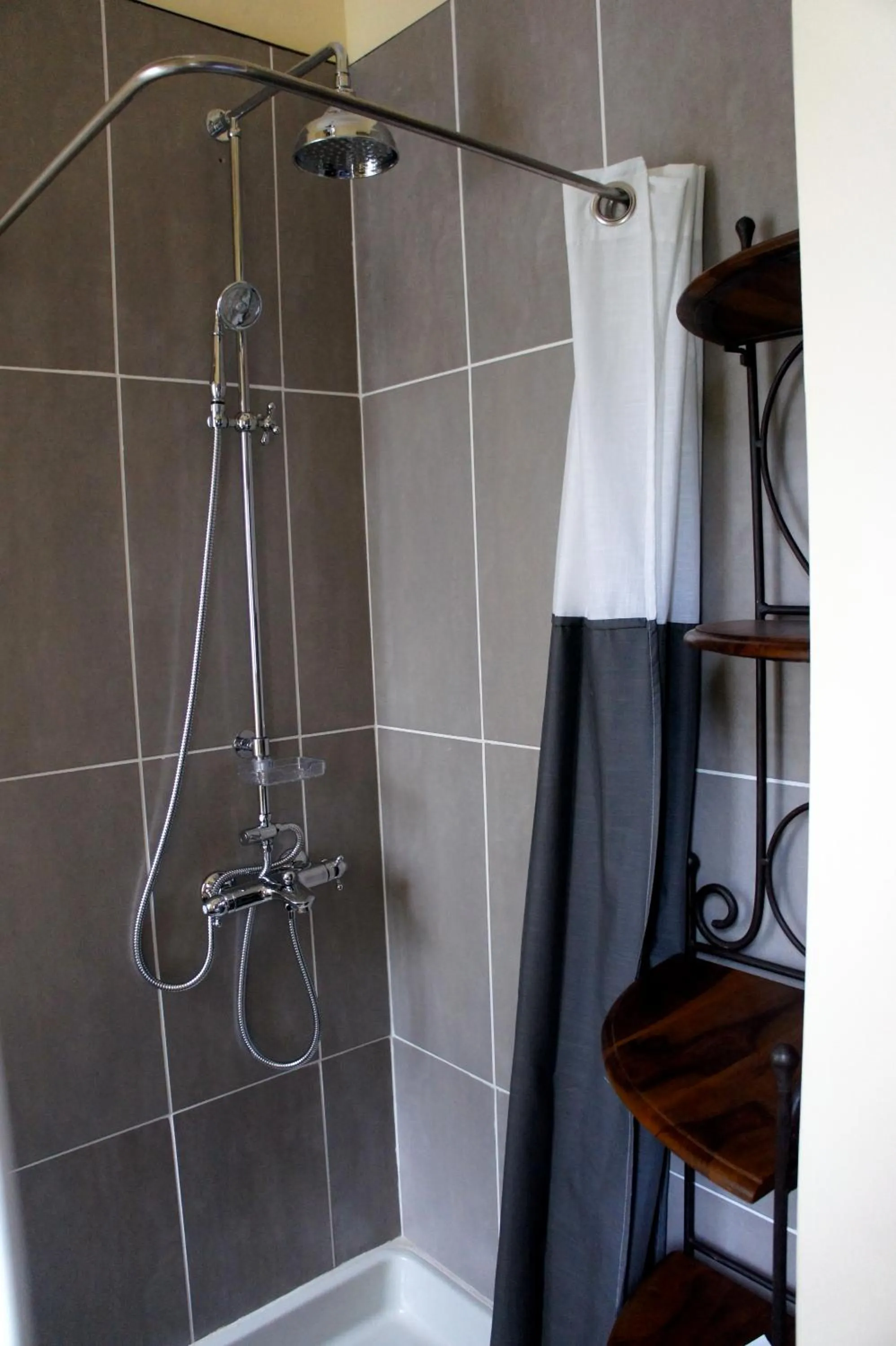 Shower in La Ribambelle