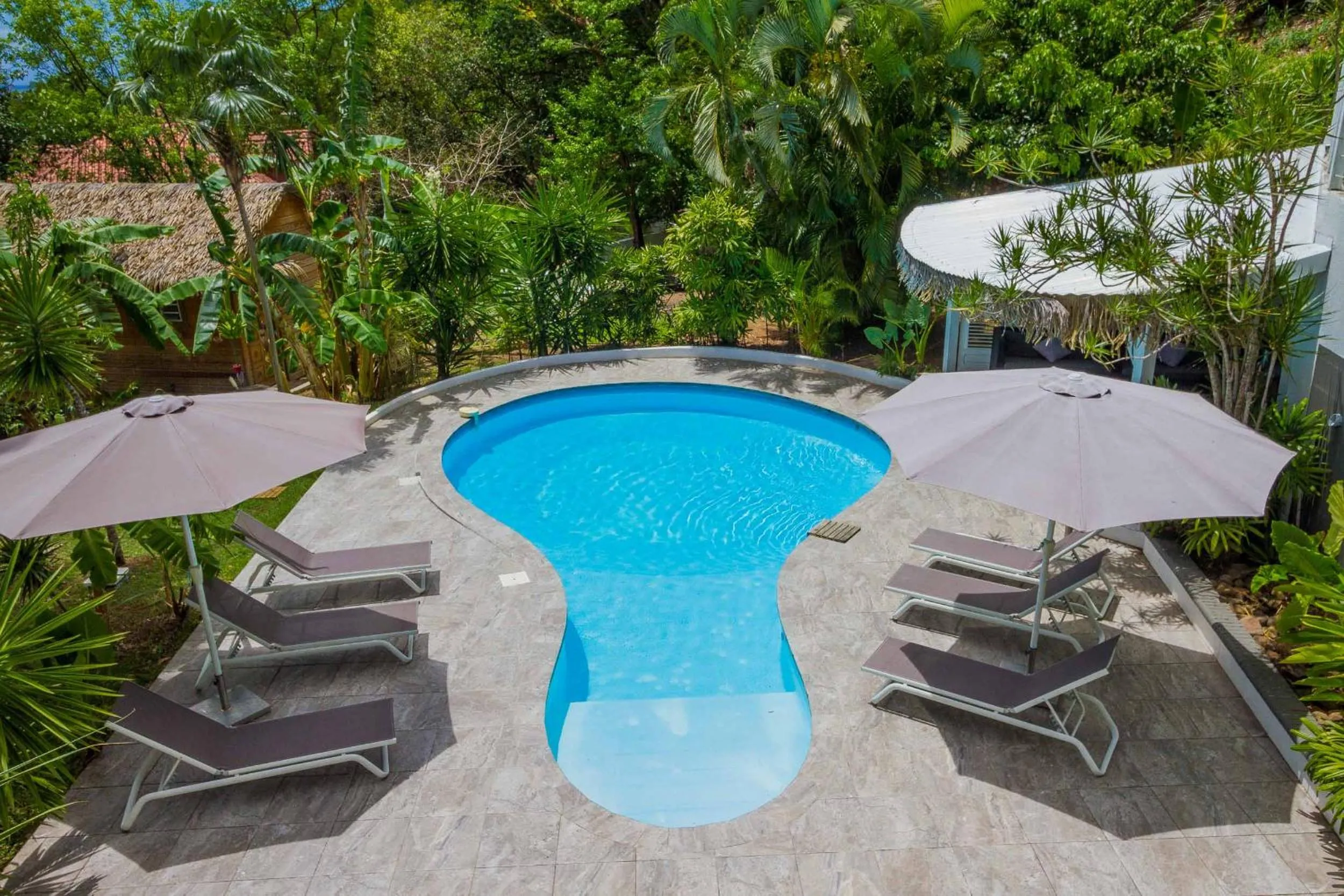 Property building in Carre Royal