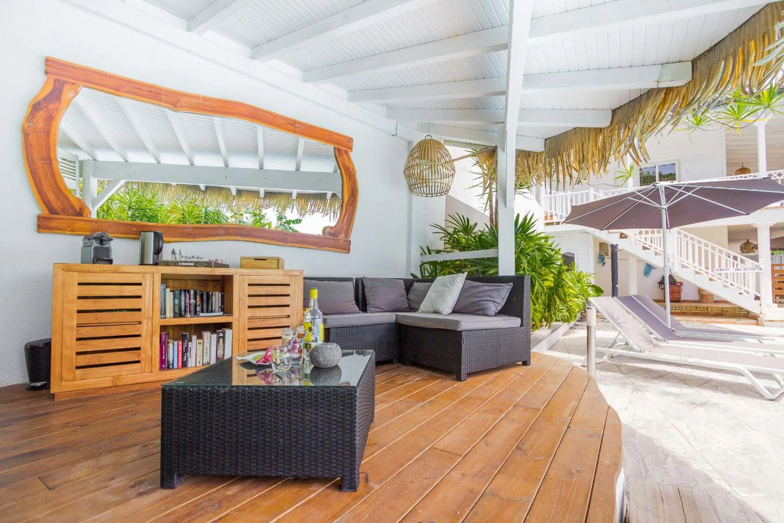 Property building in Carre Royal