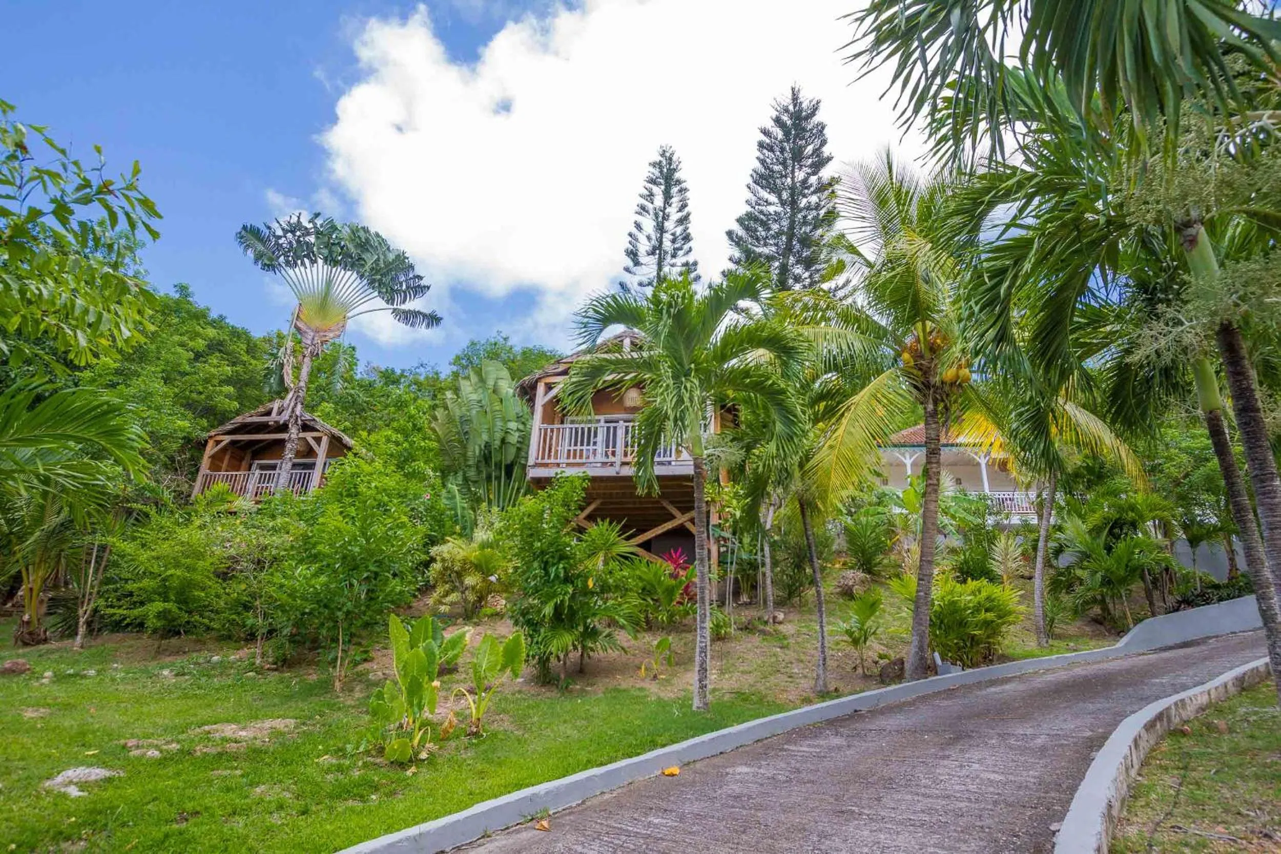 Property building in Carre Royal