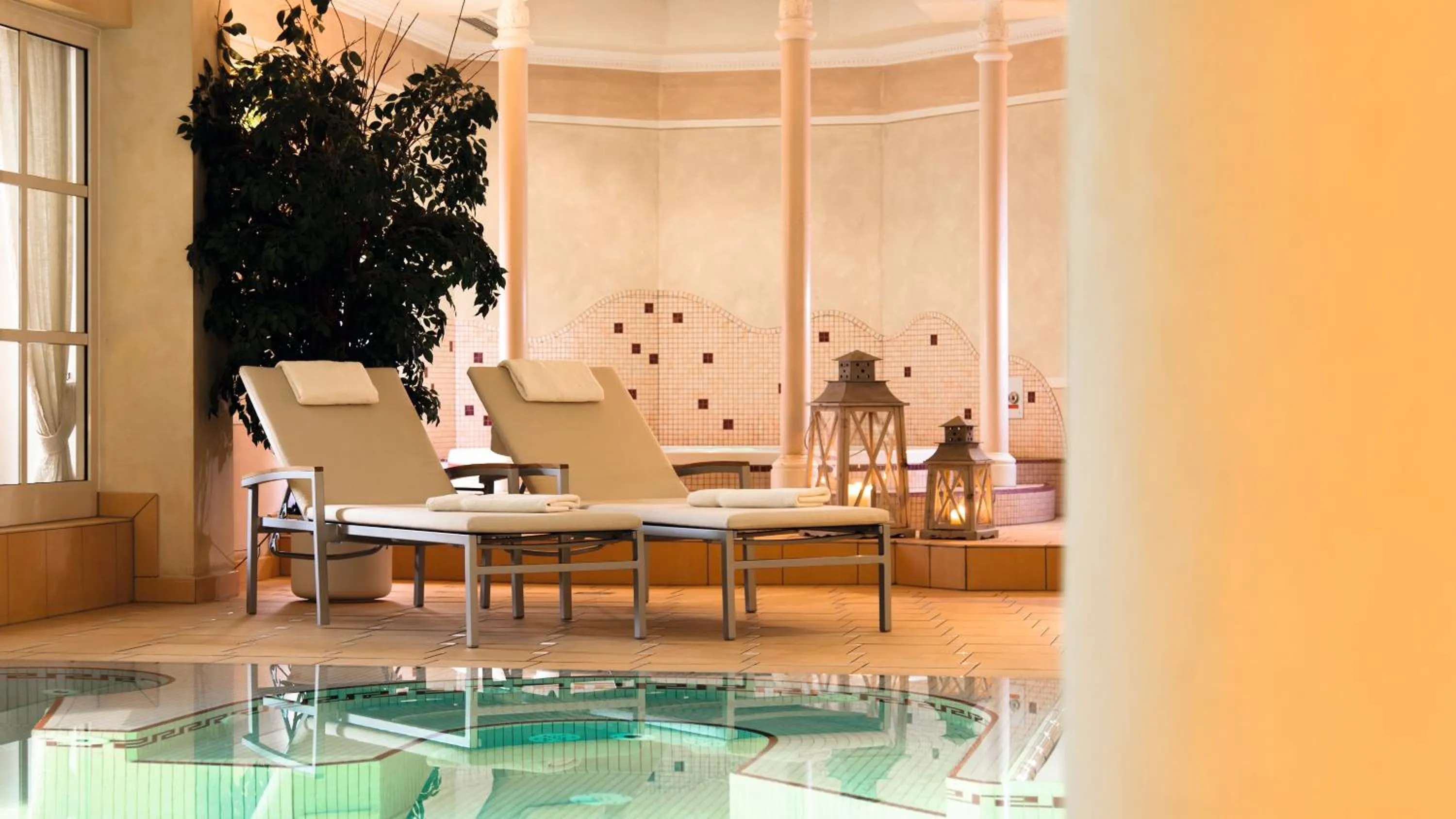 Hot Tub in Superior Hotel Tirolerhof - Zell am See