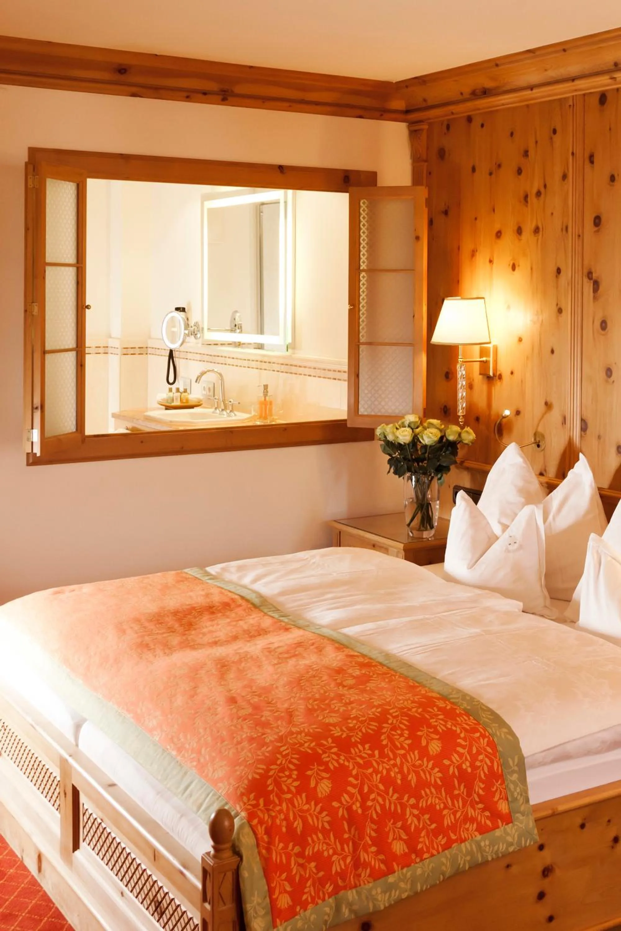 Bed in Superior Hotel Tirolerhof - Zell am See