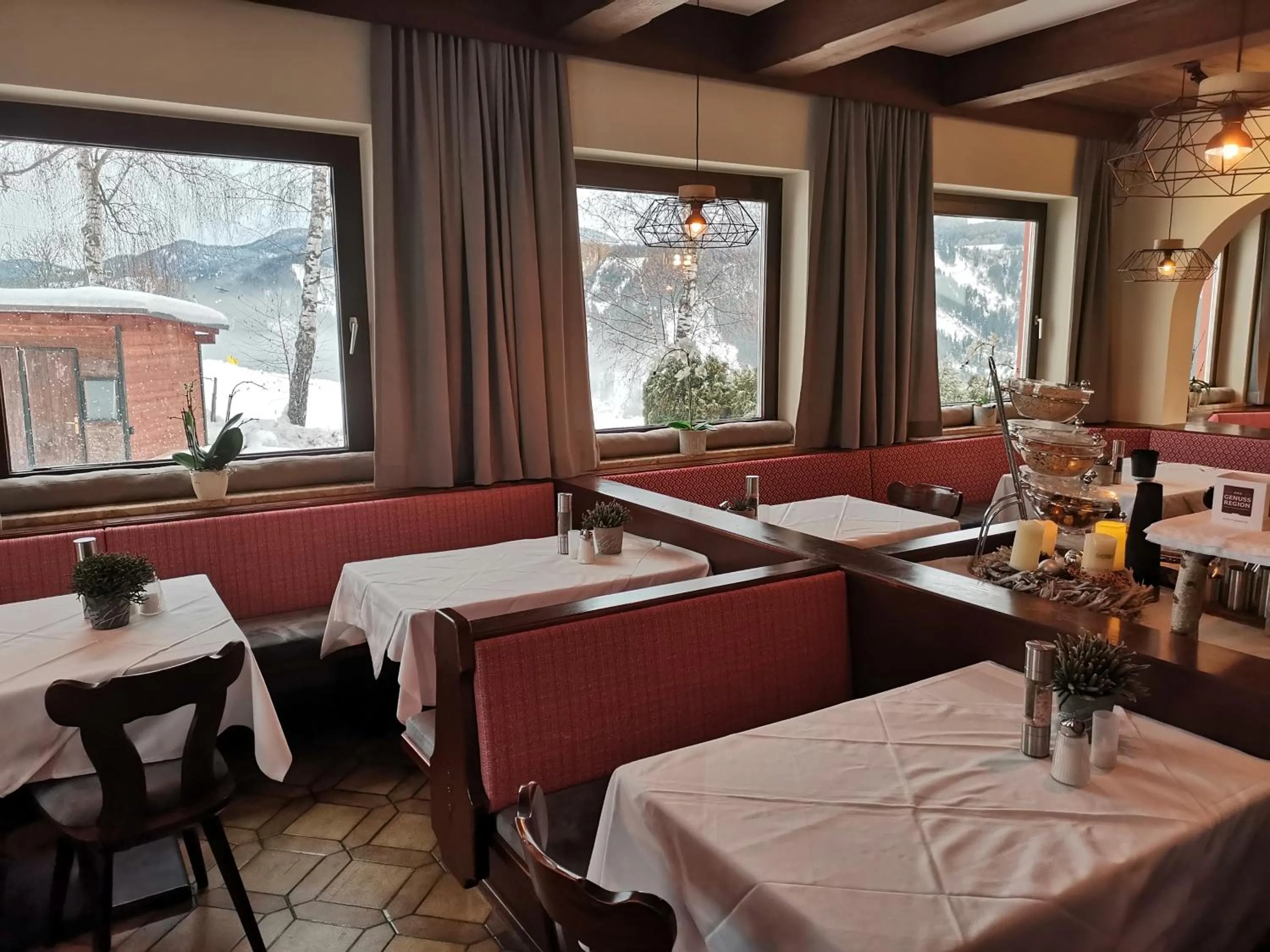 Restaurant/places to eat in Hotel Pariente