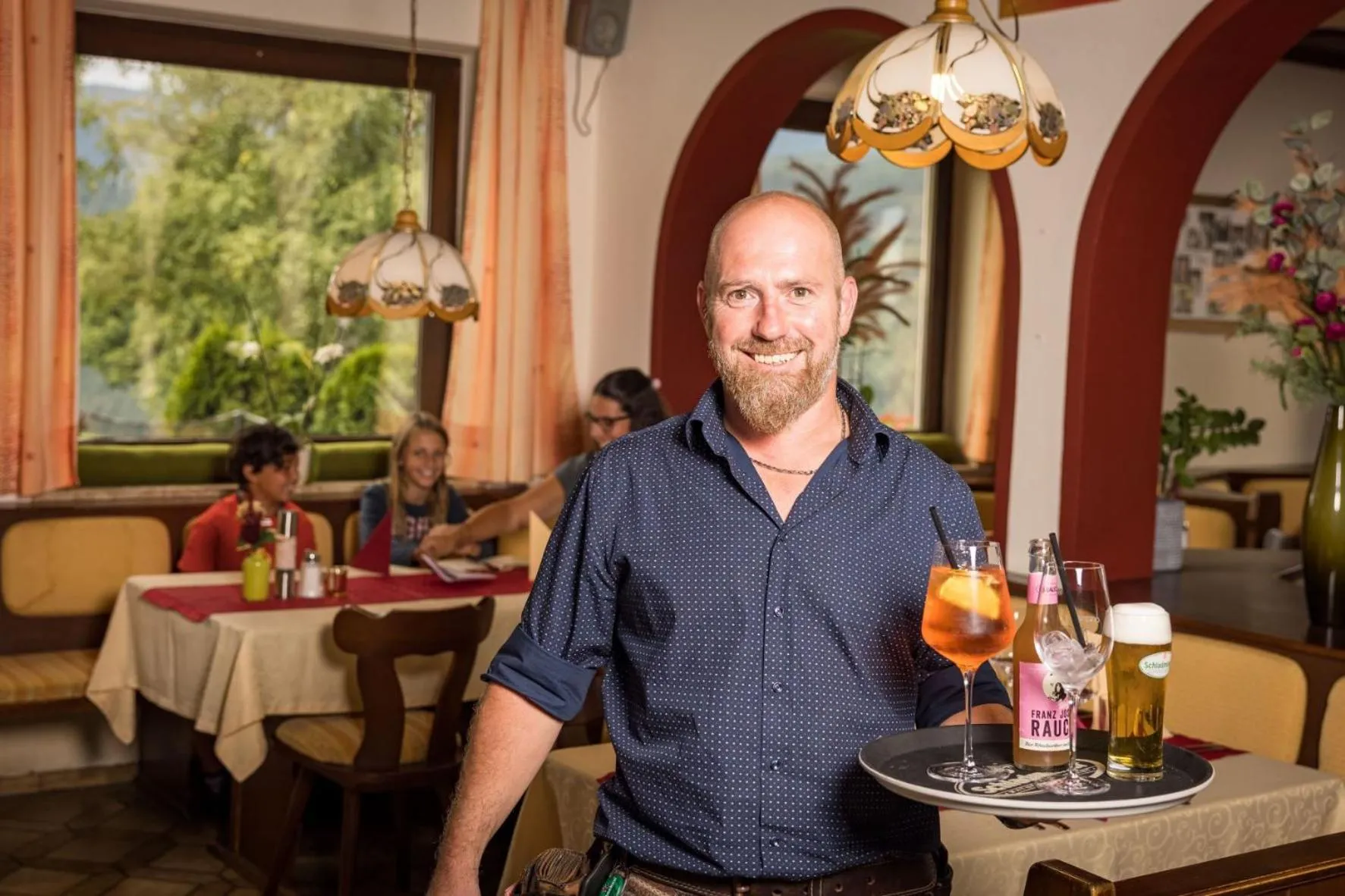 Restaurant/places to eat in Hotel Pariente