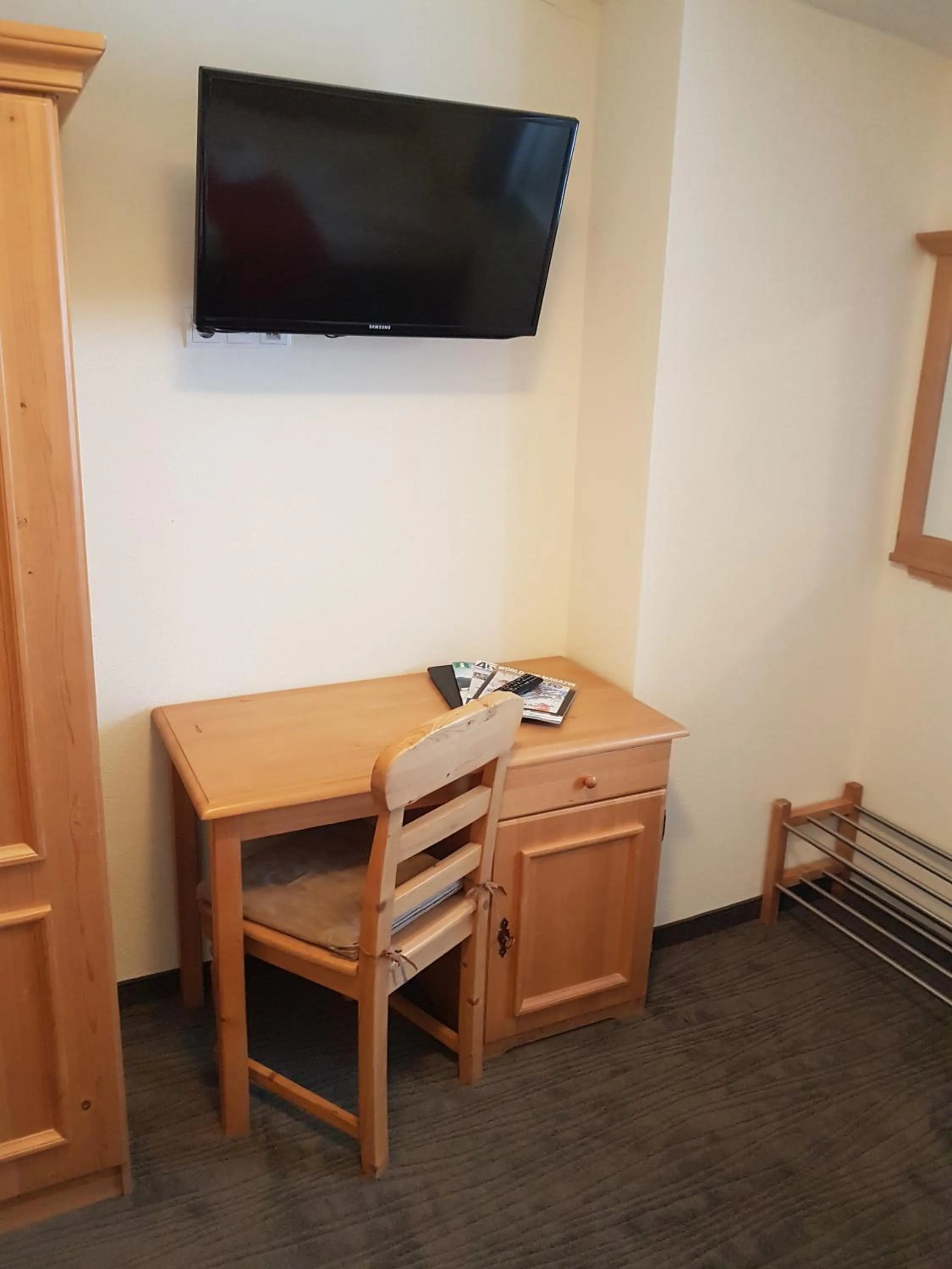 TV and multimedia in Hotel Pariente