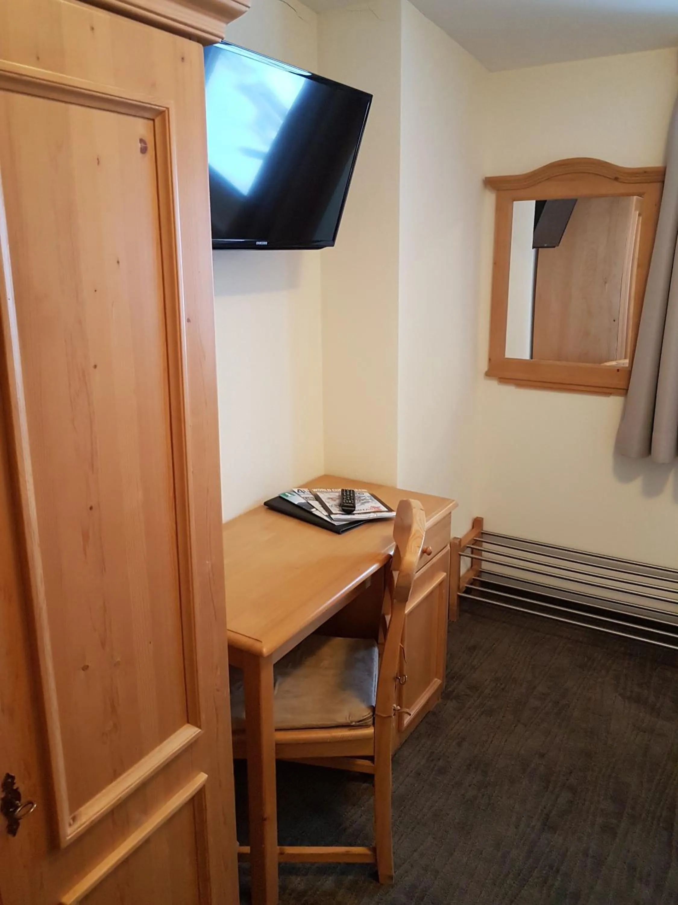 TV and multimedia in Hotel Pariente