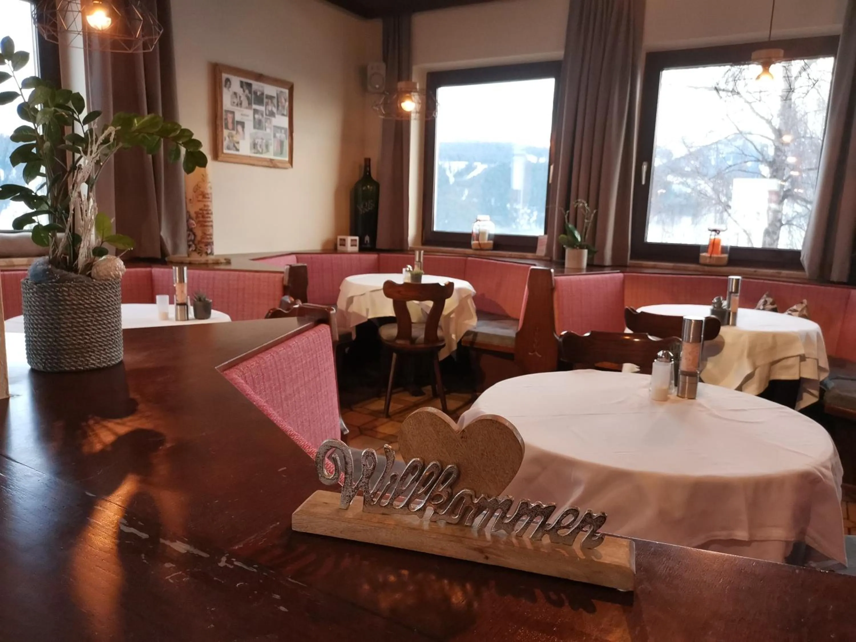 Restaurant/places to eat in Hotel Pariente