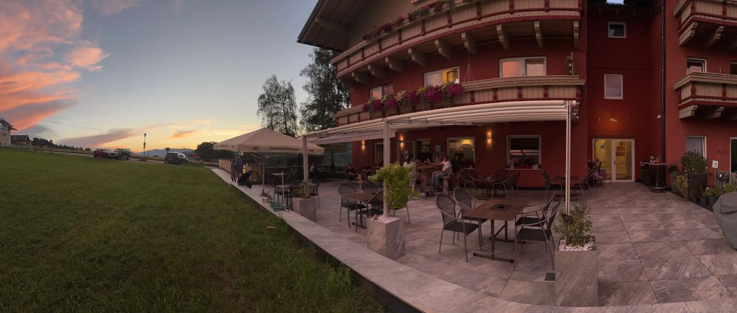 Property building in Hotel Pariente