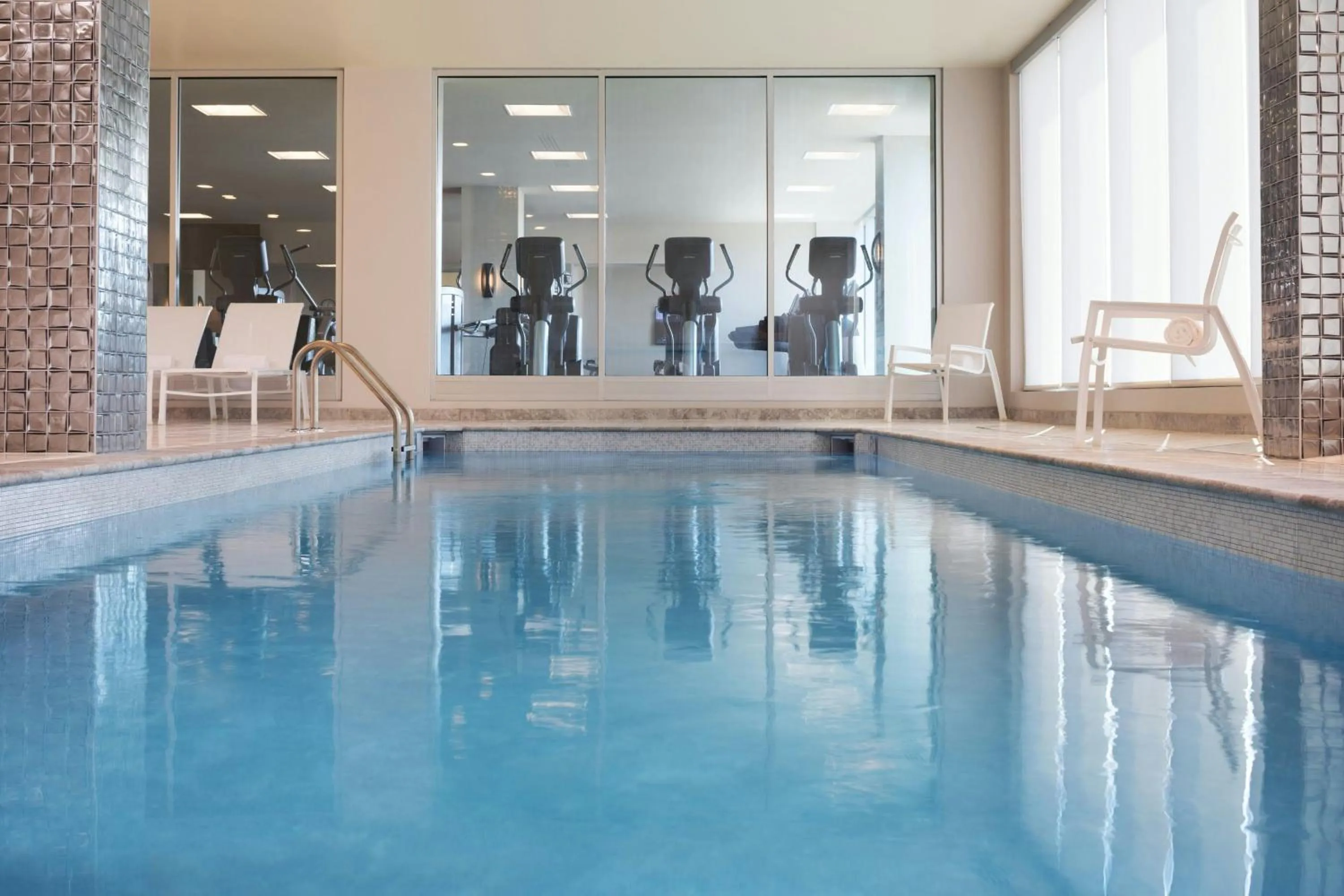 Swimming pool in The Westin Nashville