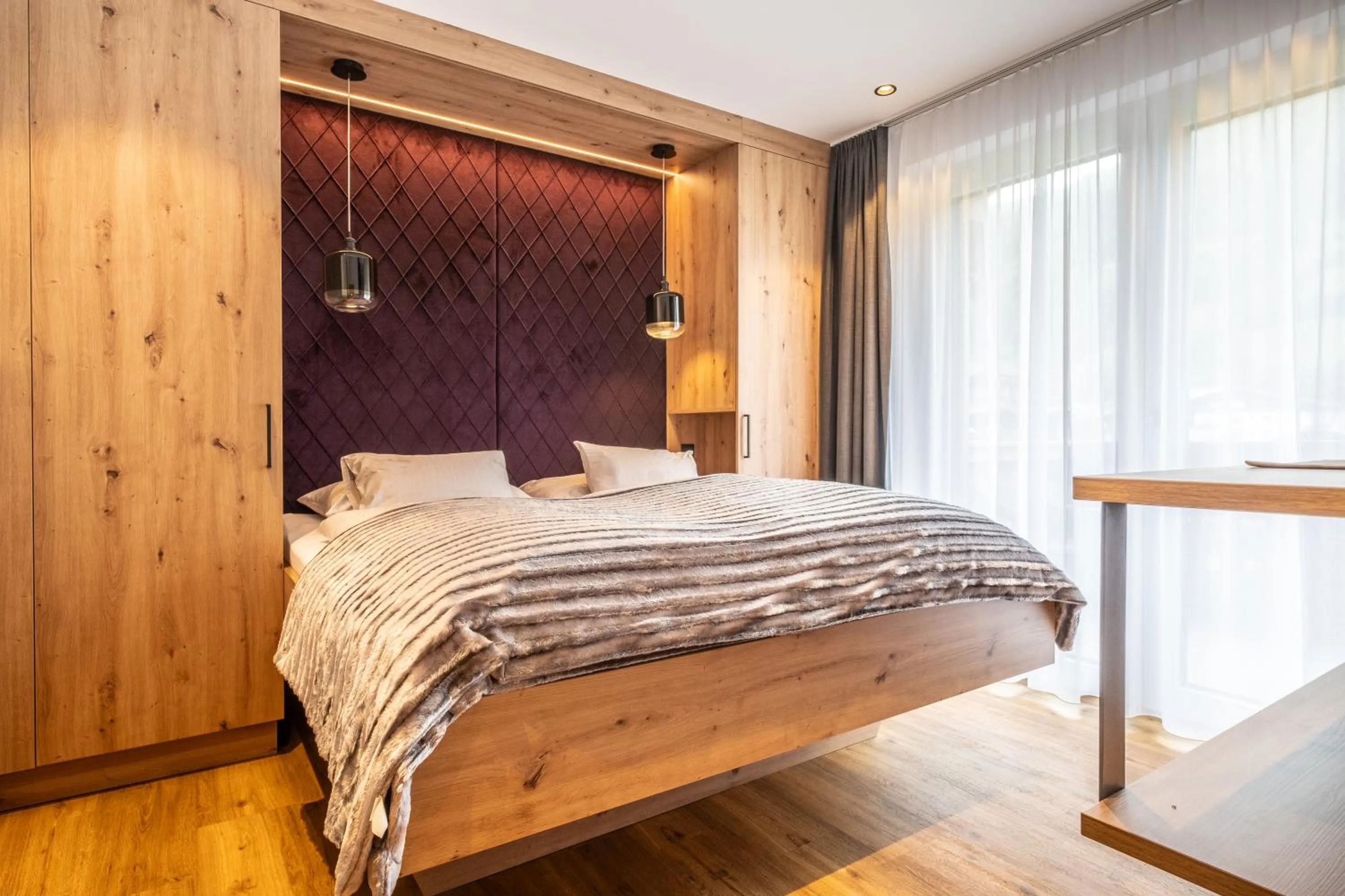 Bed in Dorfkrug Kaprun - Luxury Suites & Appartements