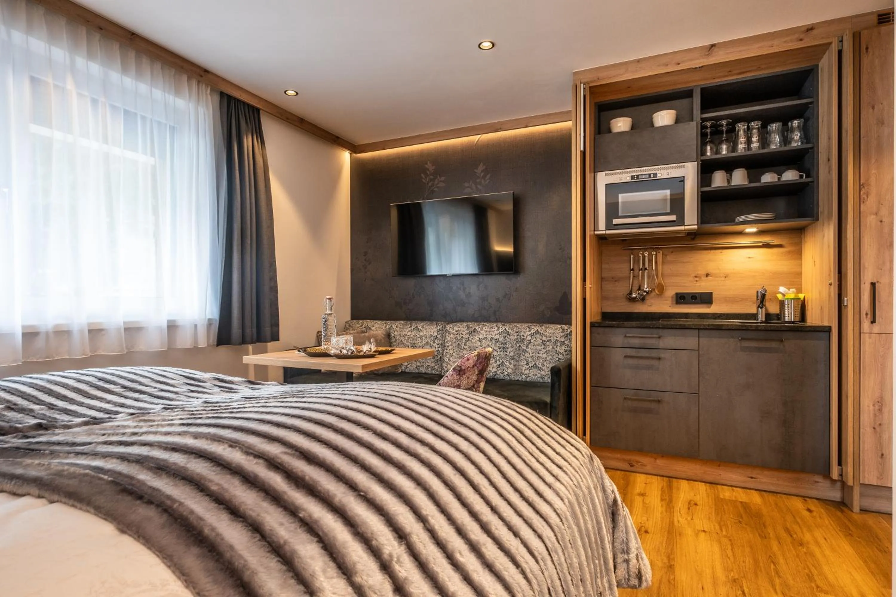 Bed in Dorfkrug Kaprun - Luxury Suites & Appartements